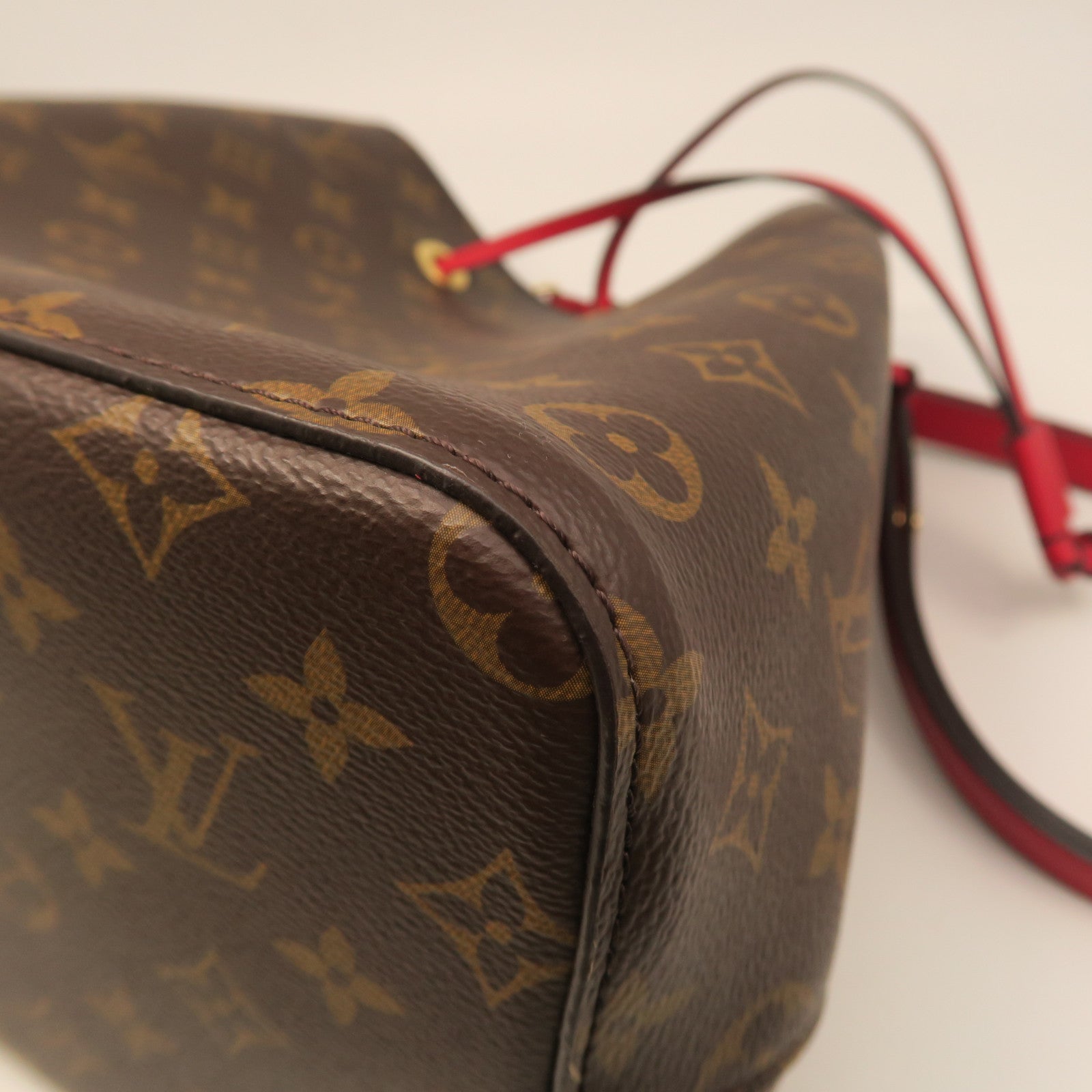 LOUIS VUITTON Monogram Neo NoeMM Gold Buckle Shoulder Bag Brown