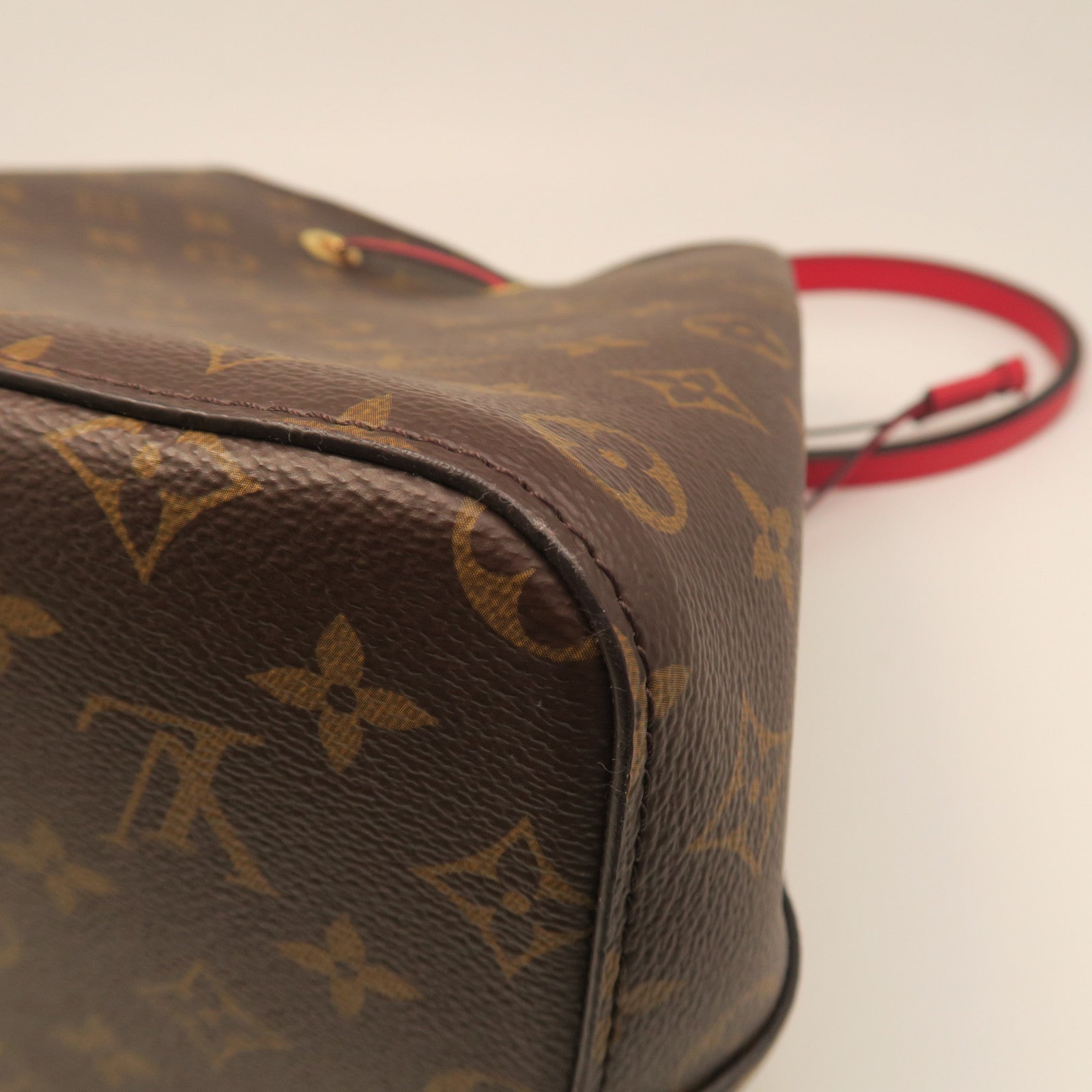 LOUIS VUITTON Monogram Neo NoeMM Gold Buckle Shoulder Bag Brown