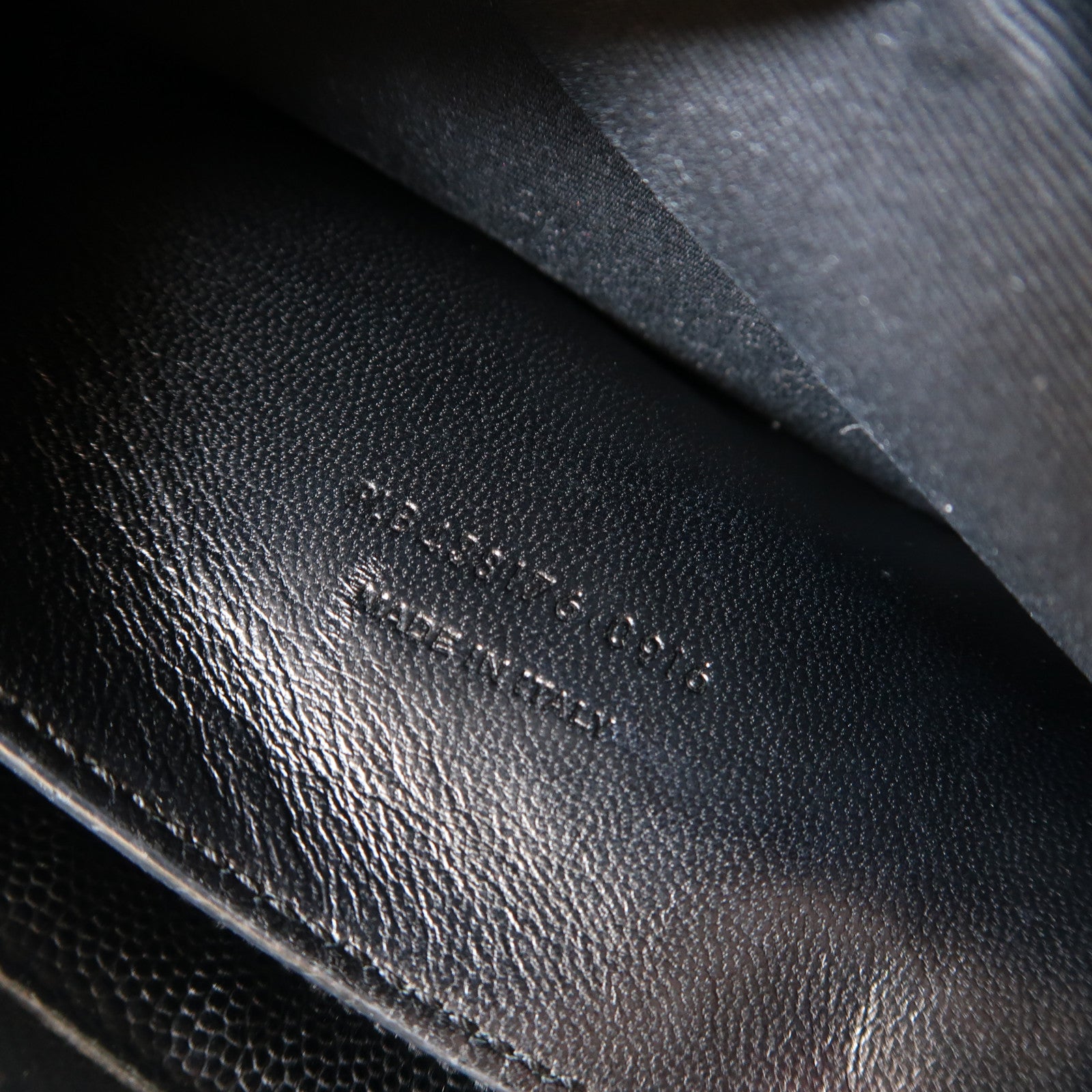 YVES SAINT LAURENT 牛皮皮革Shoulder Bag銀扣肩背袋黑色