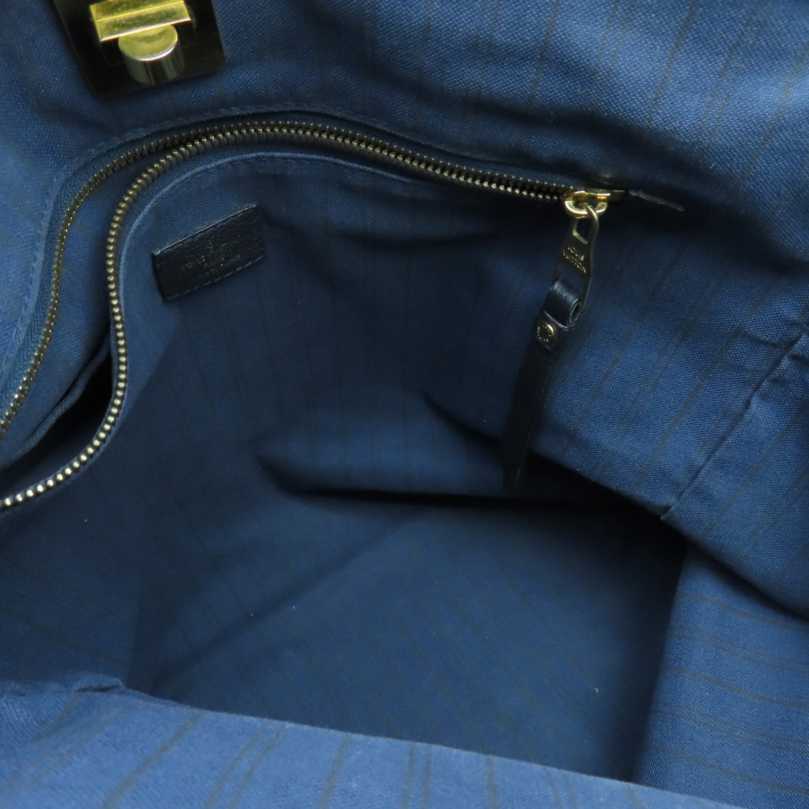 LOUIS VUITTON Monogram Empreinte Citadin PM金扣手挽袋深藍色