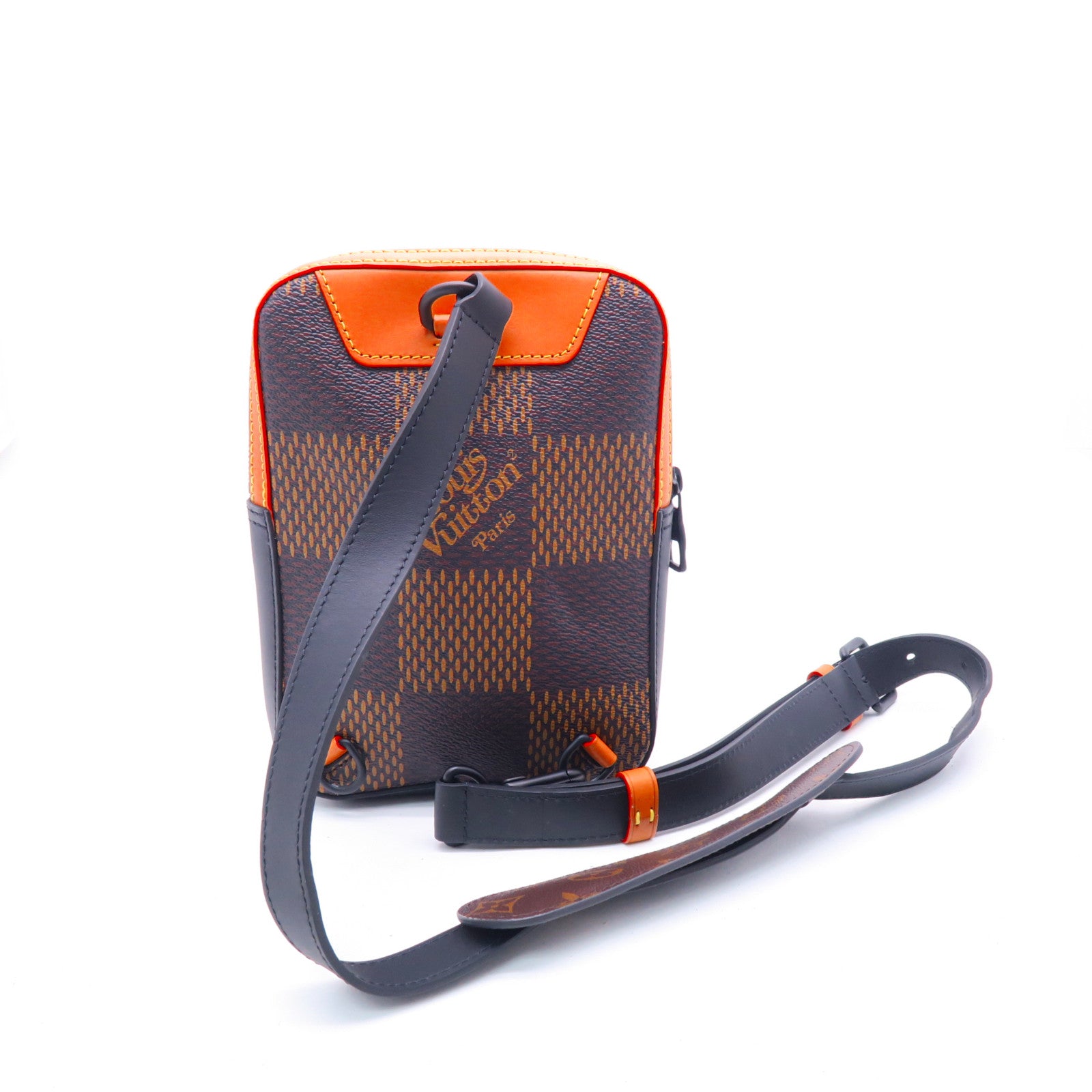 LOUIS VUITTON Monogram Giant Damier Nigo Amazone Sling Bag黑扣肩背袋棕色/黑色