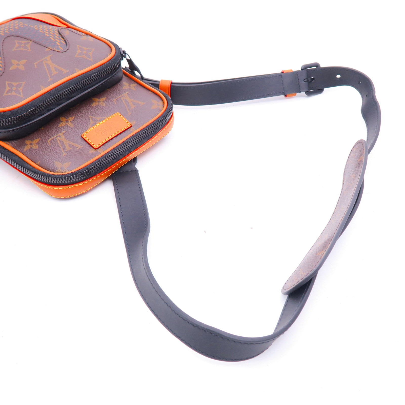 LOUIS VUITTON Monogram Giant Damier Nigo Amazone Sling Bag黑扣肩背袋棕色/黑色
