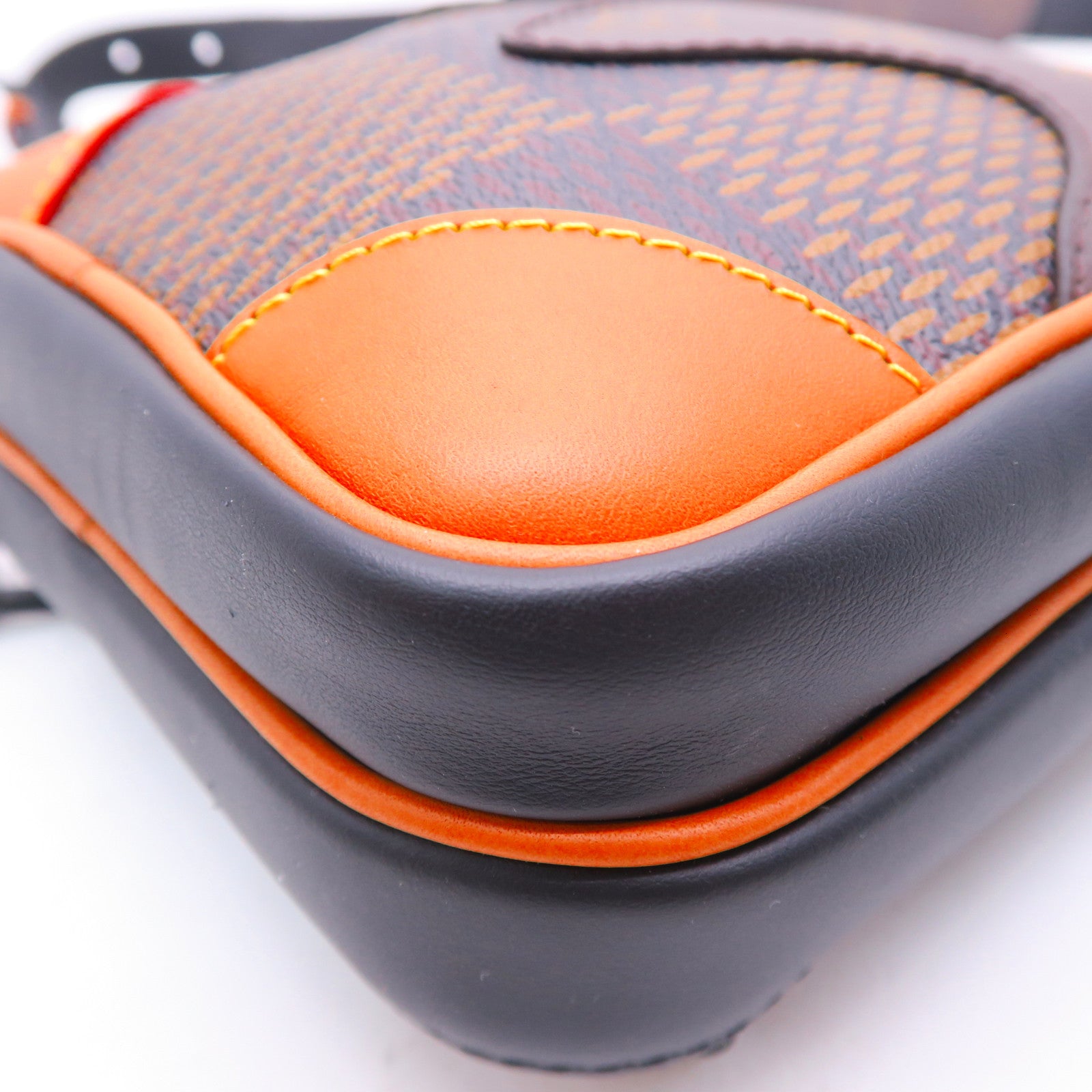 LOUIS VUITTON Monogram Giant Damier Nigo Amazone Sling Bag黑扣肩背袋棕色/黑色