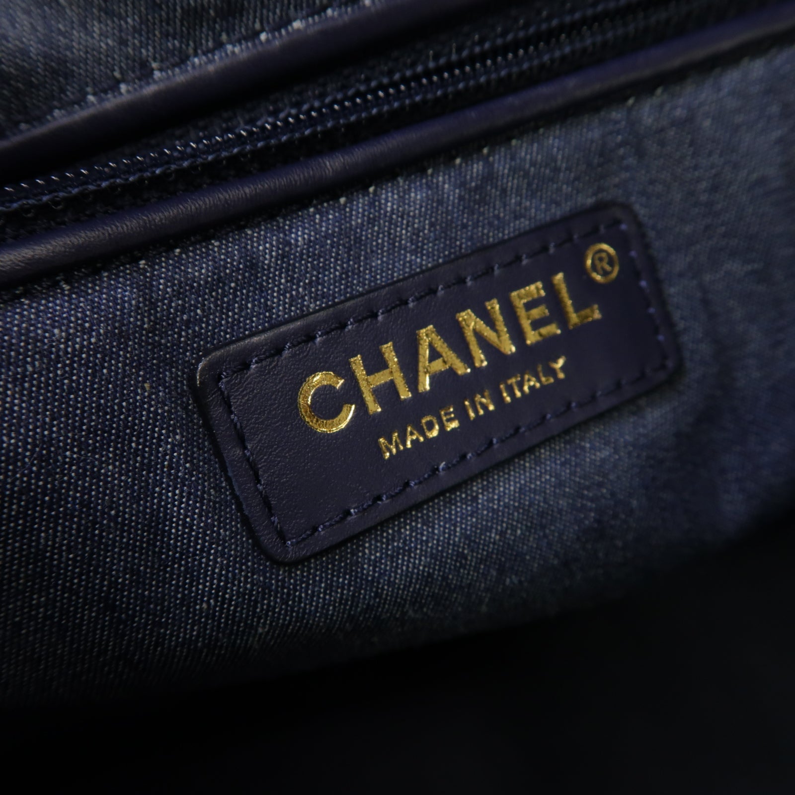 CHANEL 牛仔布Chain Shoulder金扣鏈帶肩背袋藍色