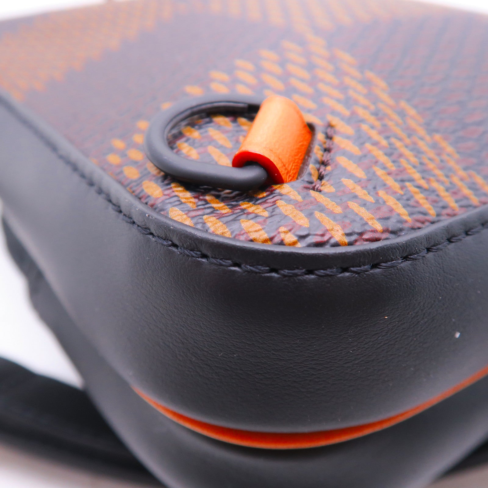 LOUIS VUITTON Monogram Giant Damier Nigo Amazone Sling Bag黑扣肩背袋棕色/黑色