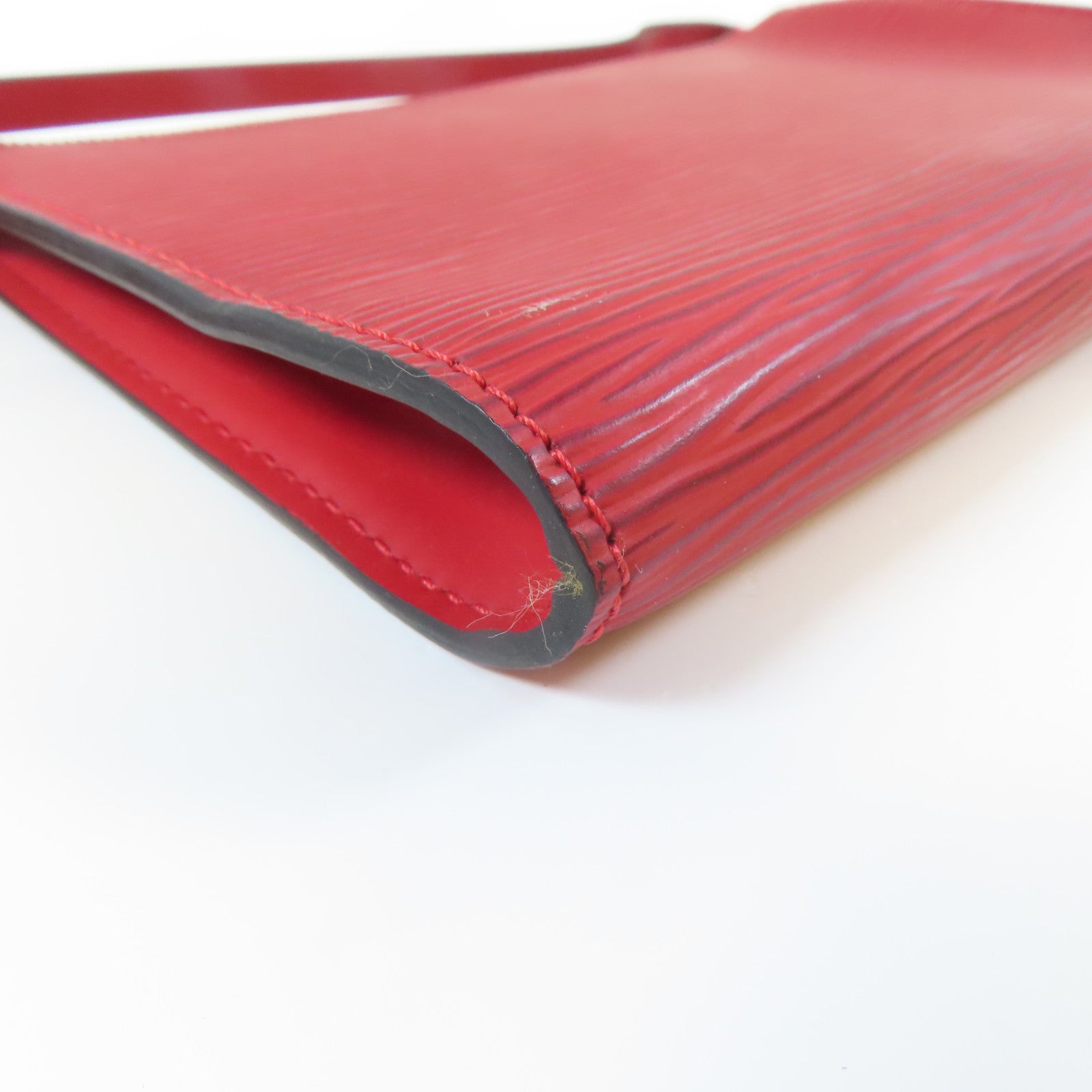 LOUIS VUITTON Epi Pochette Accessories金扣手挽袋紅色