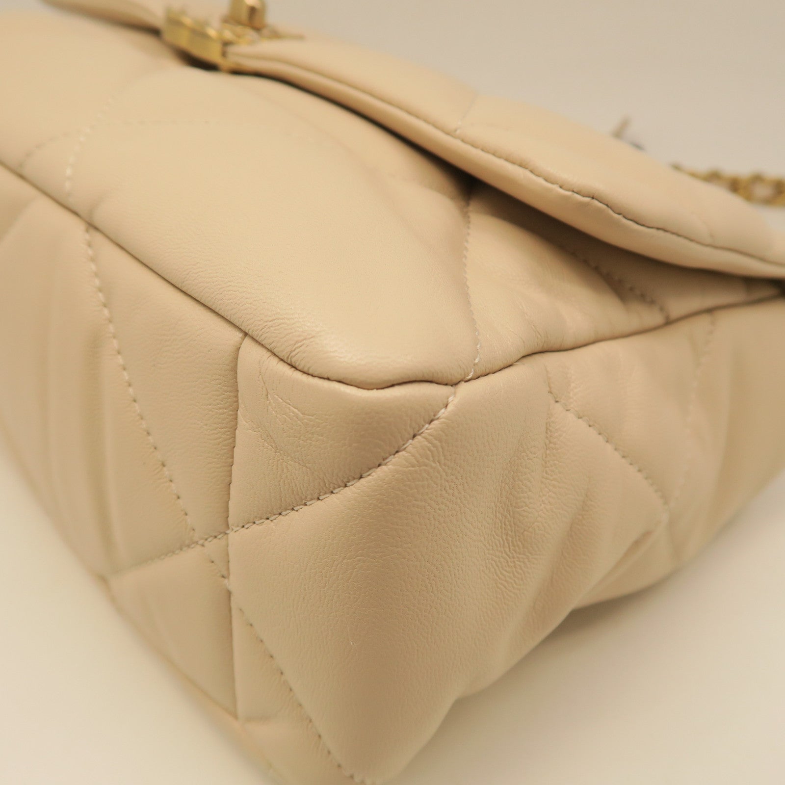CHANEL rhombic sheepskin leather Chanel 19 Large gold buckle handle shoulder shoulder bag beige