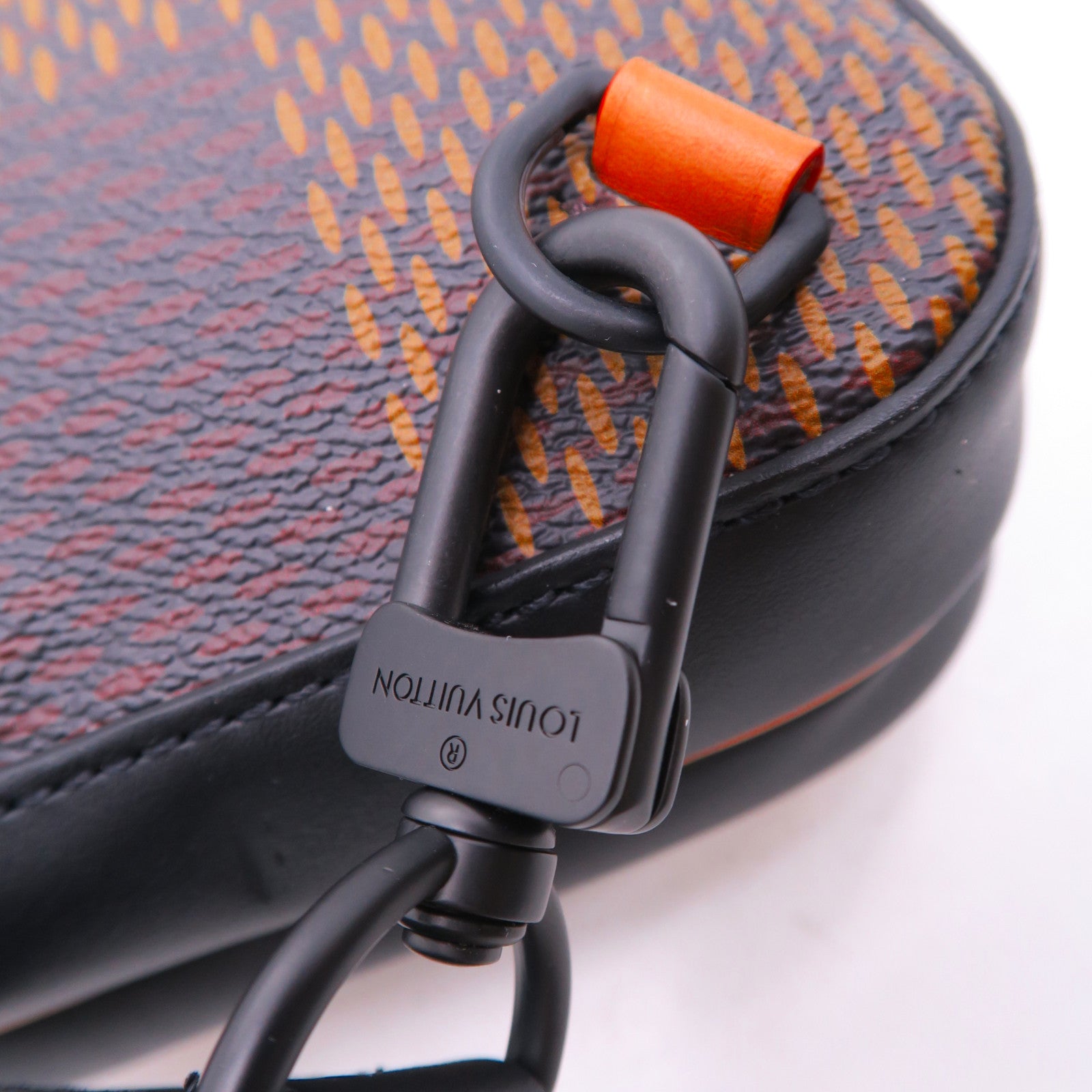 LOUIS VUITTON Monogram Giant Damier Nigo Amazone Sling Bag黑扣肩背袋棕色/黑色