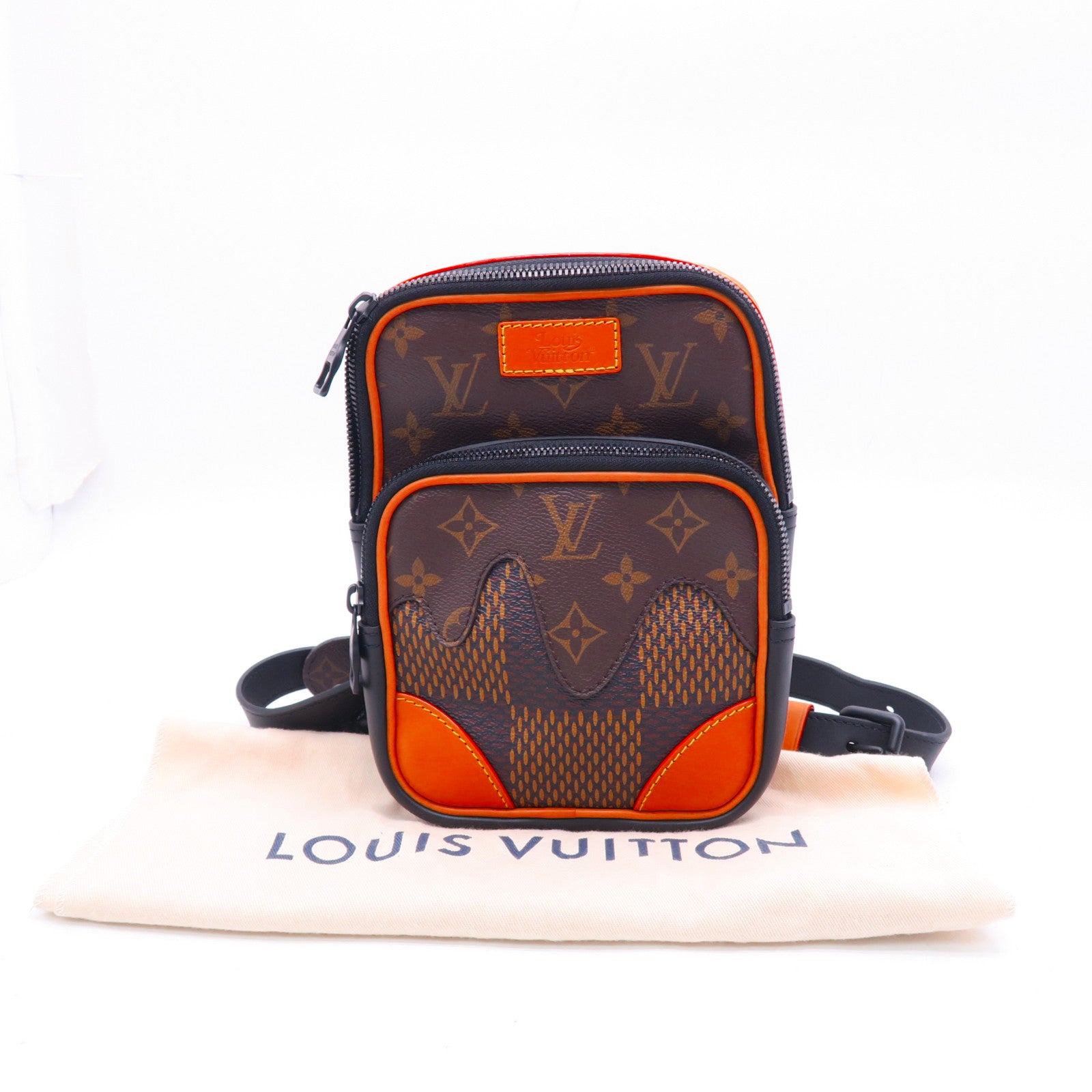 LOUIS VUITTON Monogram Giant Damier Nigo Amazone Sling Bag黑扣肩背袋棕色/黑色
