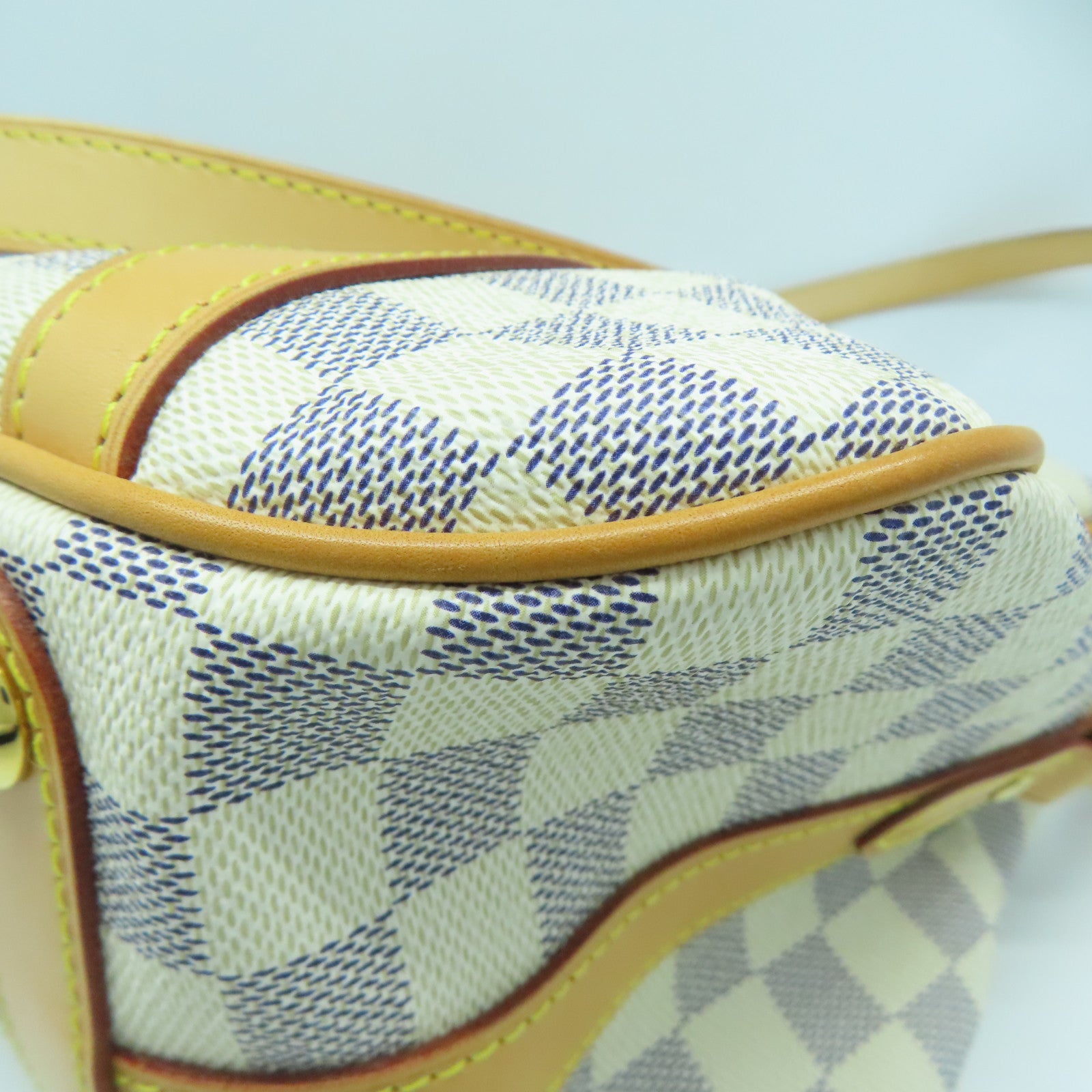LOUIS VUITTON Damier Azur Stresa GM金扣肩背袋白色