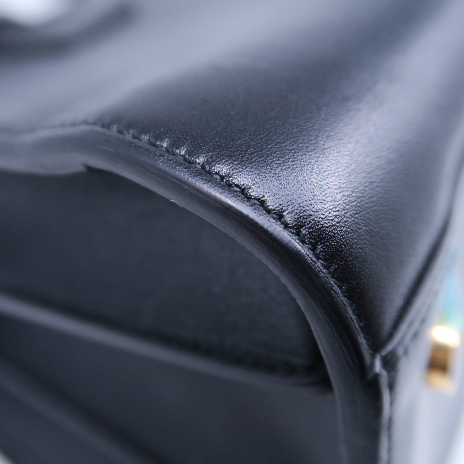 SAINT LAURENT 牛皮皮革Sac De Jou金扣手挽袋黑色