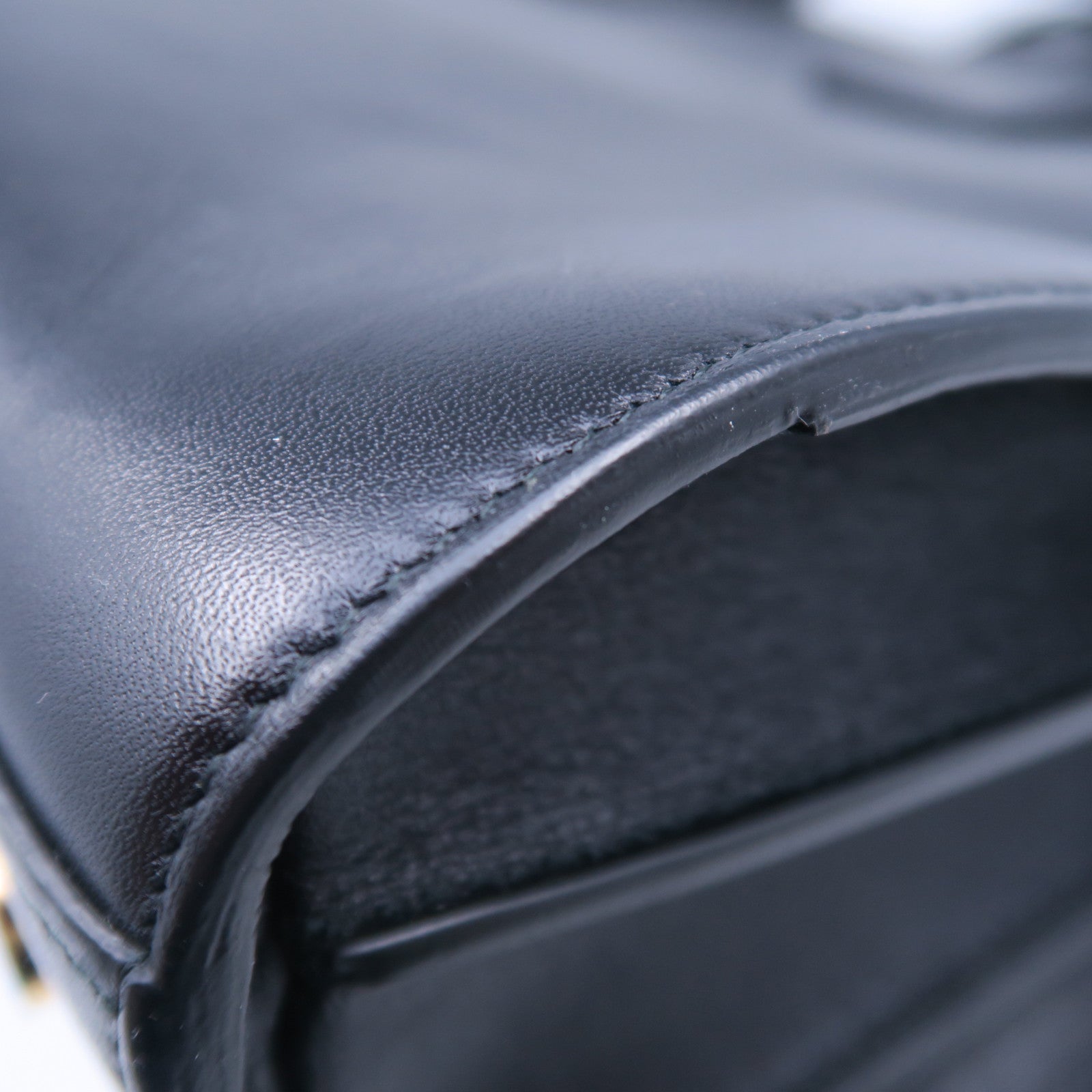 SAINT LAURENT 牛皮皮革Sac De Jou金扣手挽袋黑色