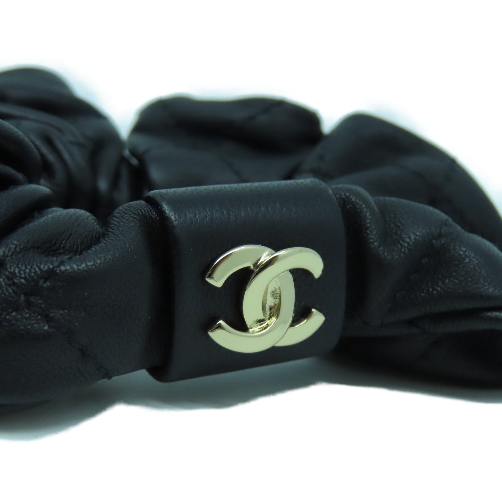 CHANEL 菱格皮革Hair Tie金扣髮圈黑色