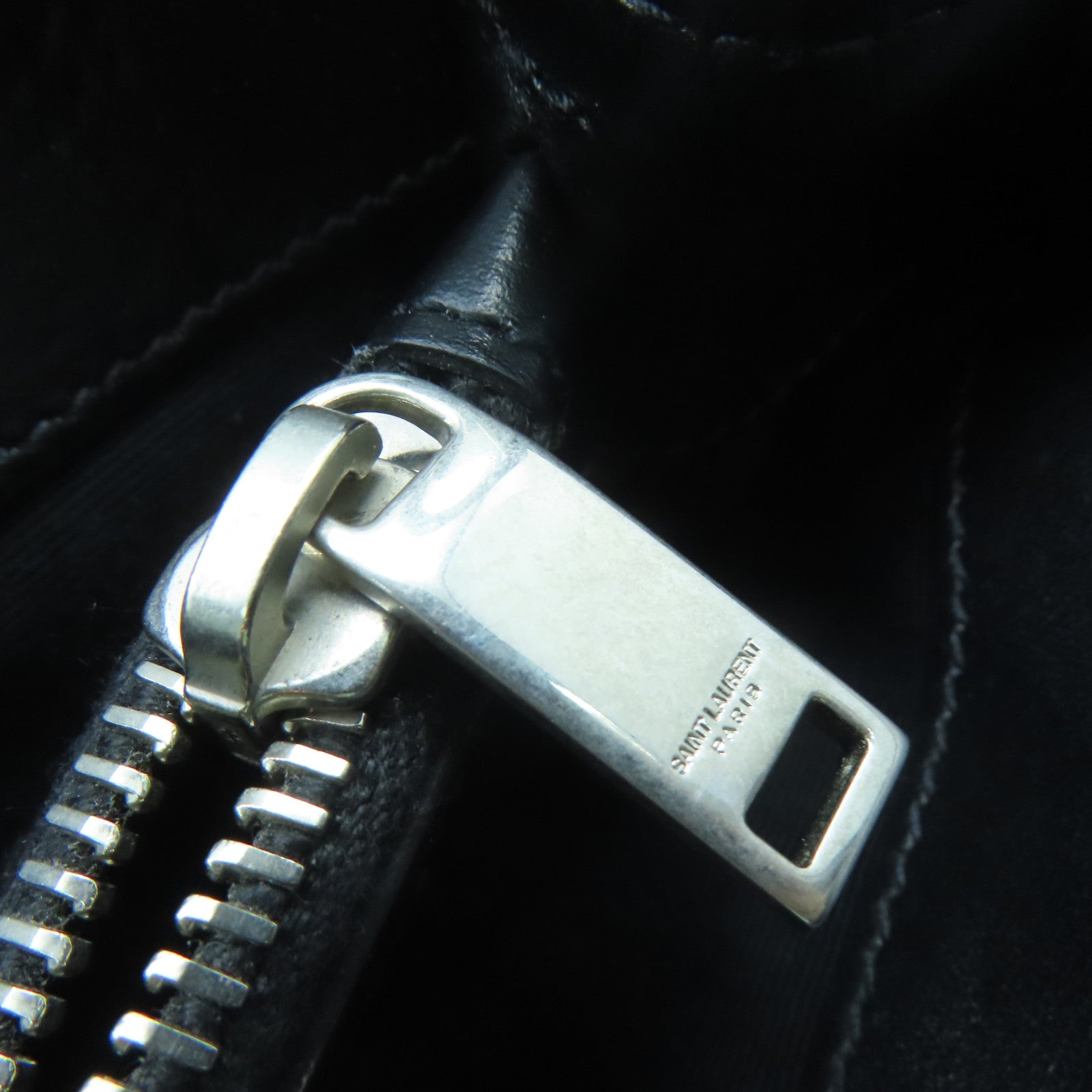 SAINT LAURENT Leather Shoulder Bag Silver Buckle Chain Shoulder Bag Black