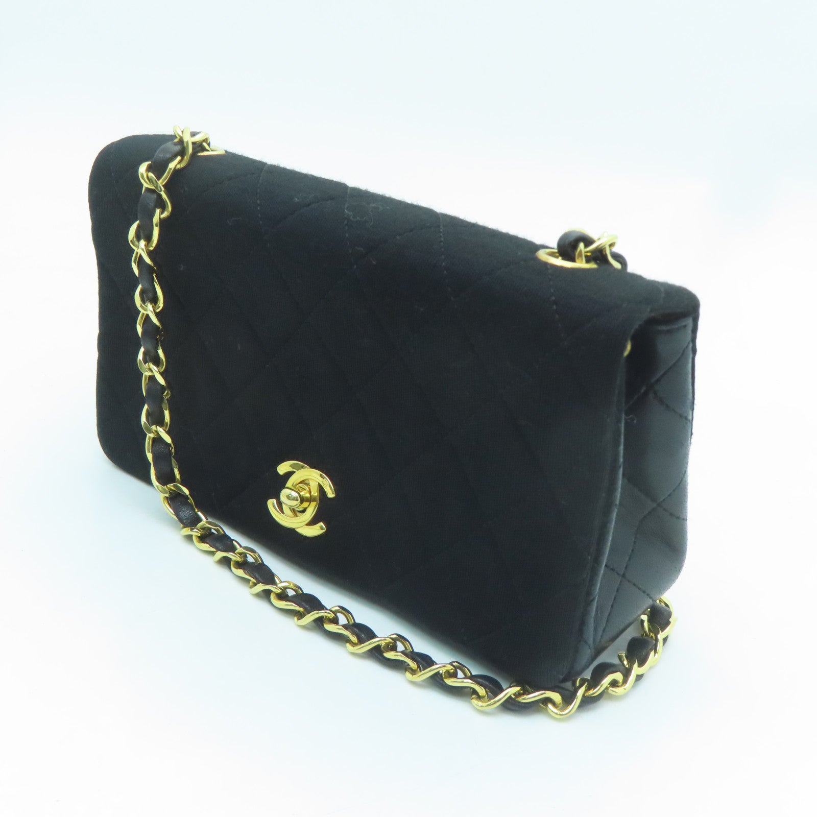 CHANEL diamond fabric / sheepskin leather Vintage 20cm gold buckle chain shoulder bag black