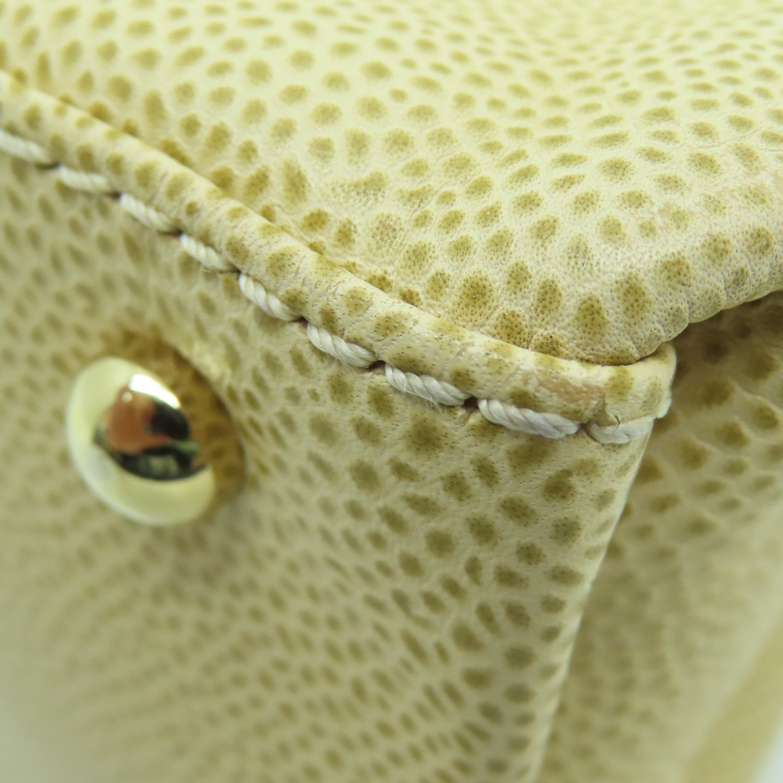 CHANEL 【激减优惠】Caviar皮革Shoulder Bag金扣肩背袋米色