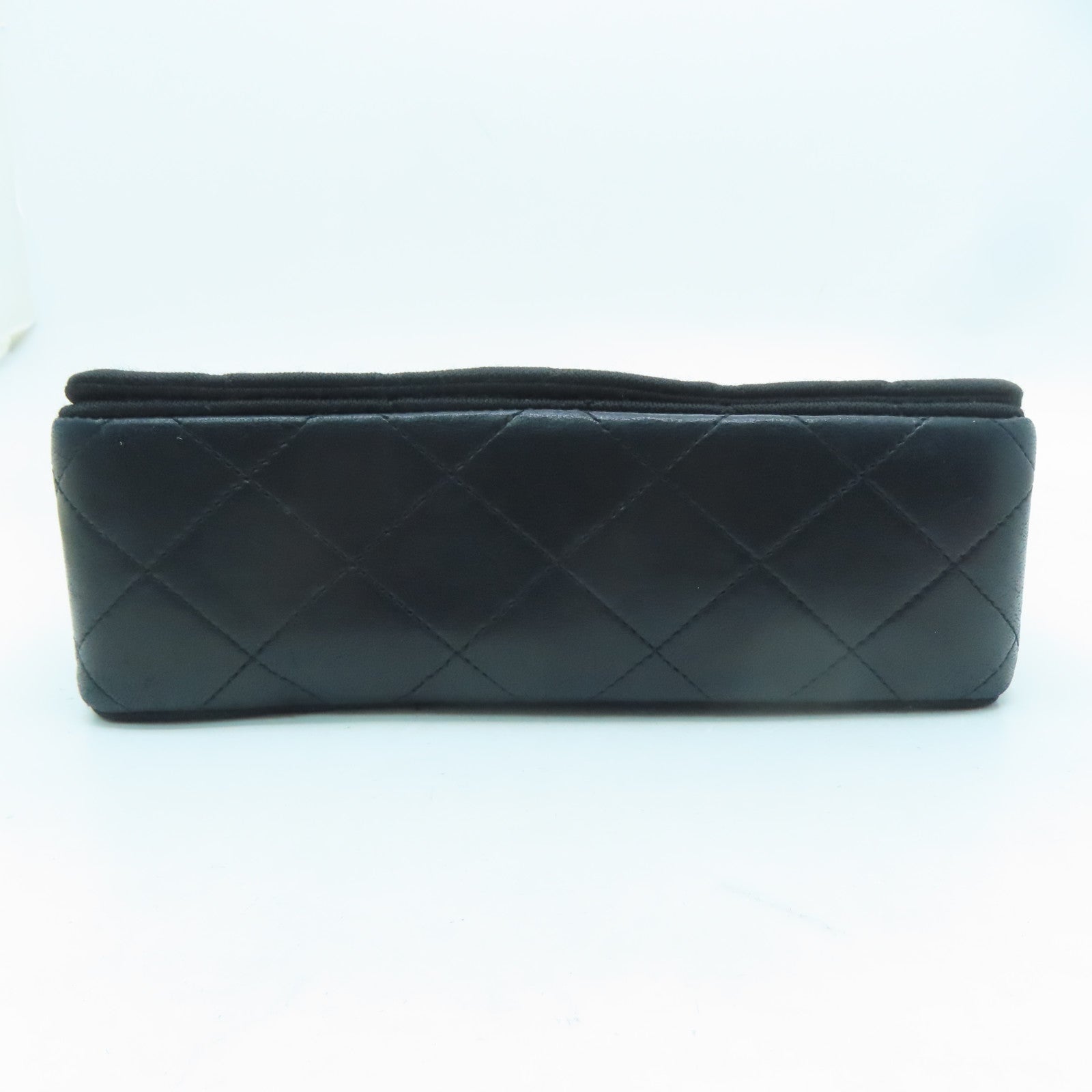 CHANEL diamond fabric / sheepskin leather Vintage 20cm gold buckle chain shoulder bag black