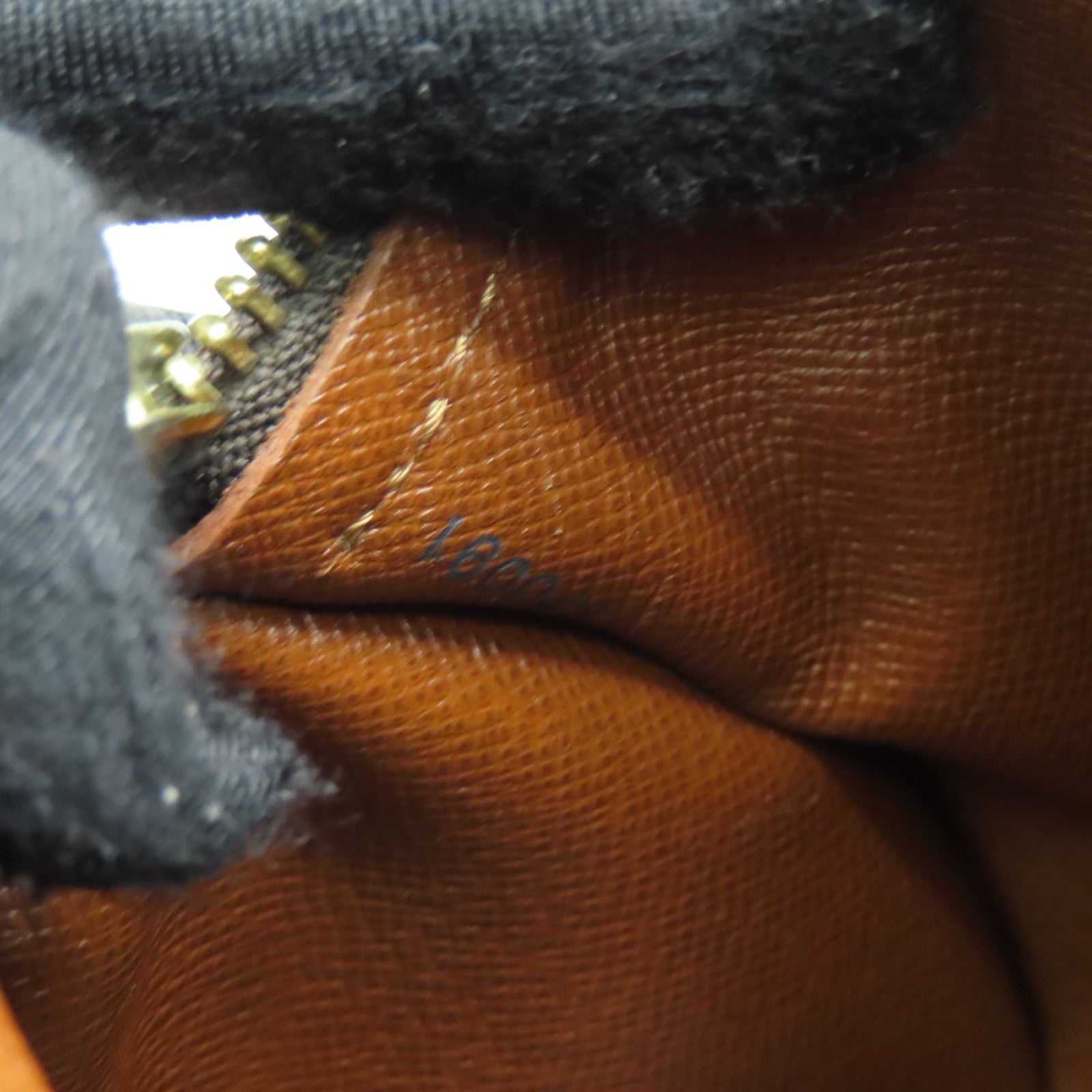 LOUIS VUITTON Monogram Papillon PM金扣肩背袋啡色