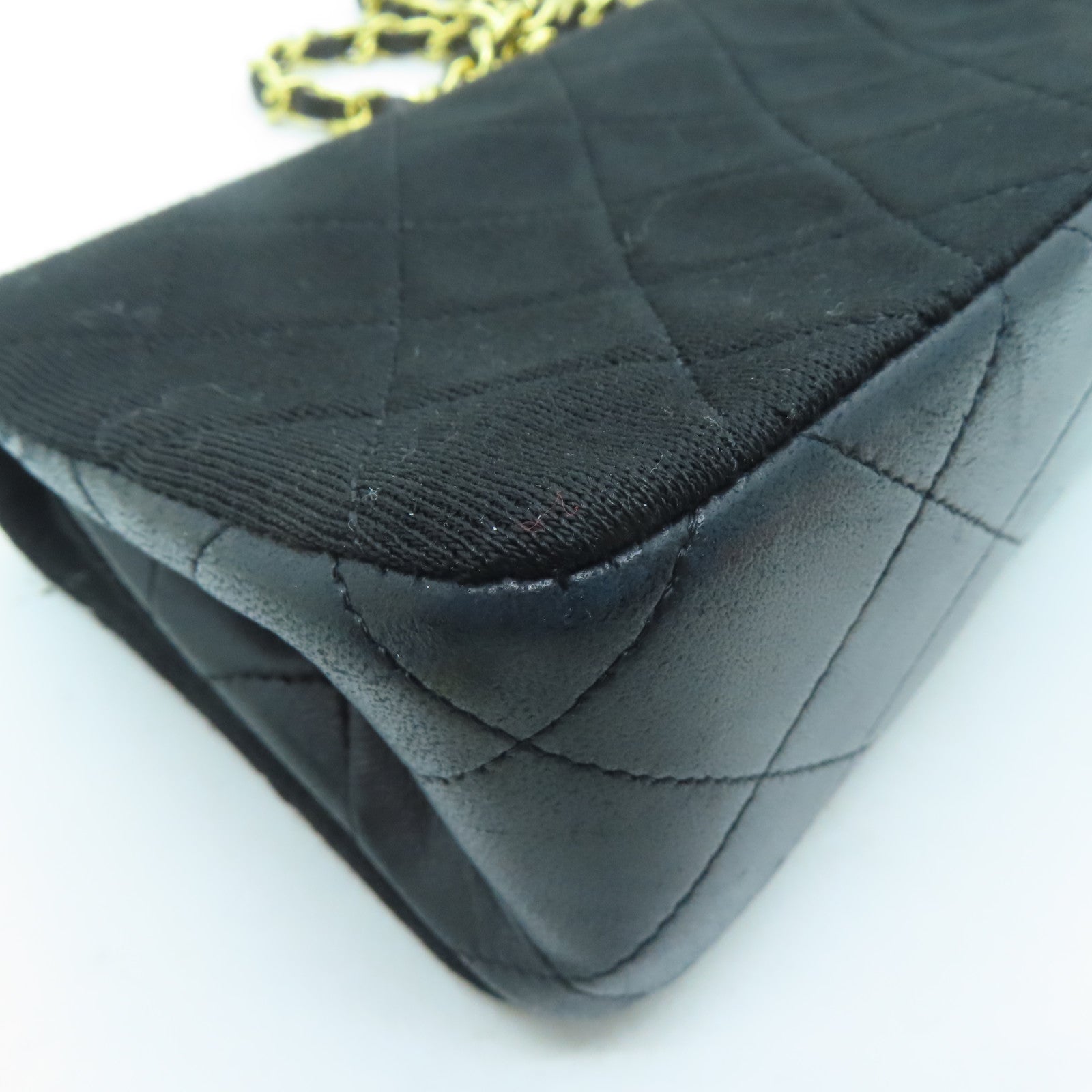 CHANEL diamond fabric / sheepskin leather Vintage 20cm gold buckle chain shoulder bag black