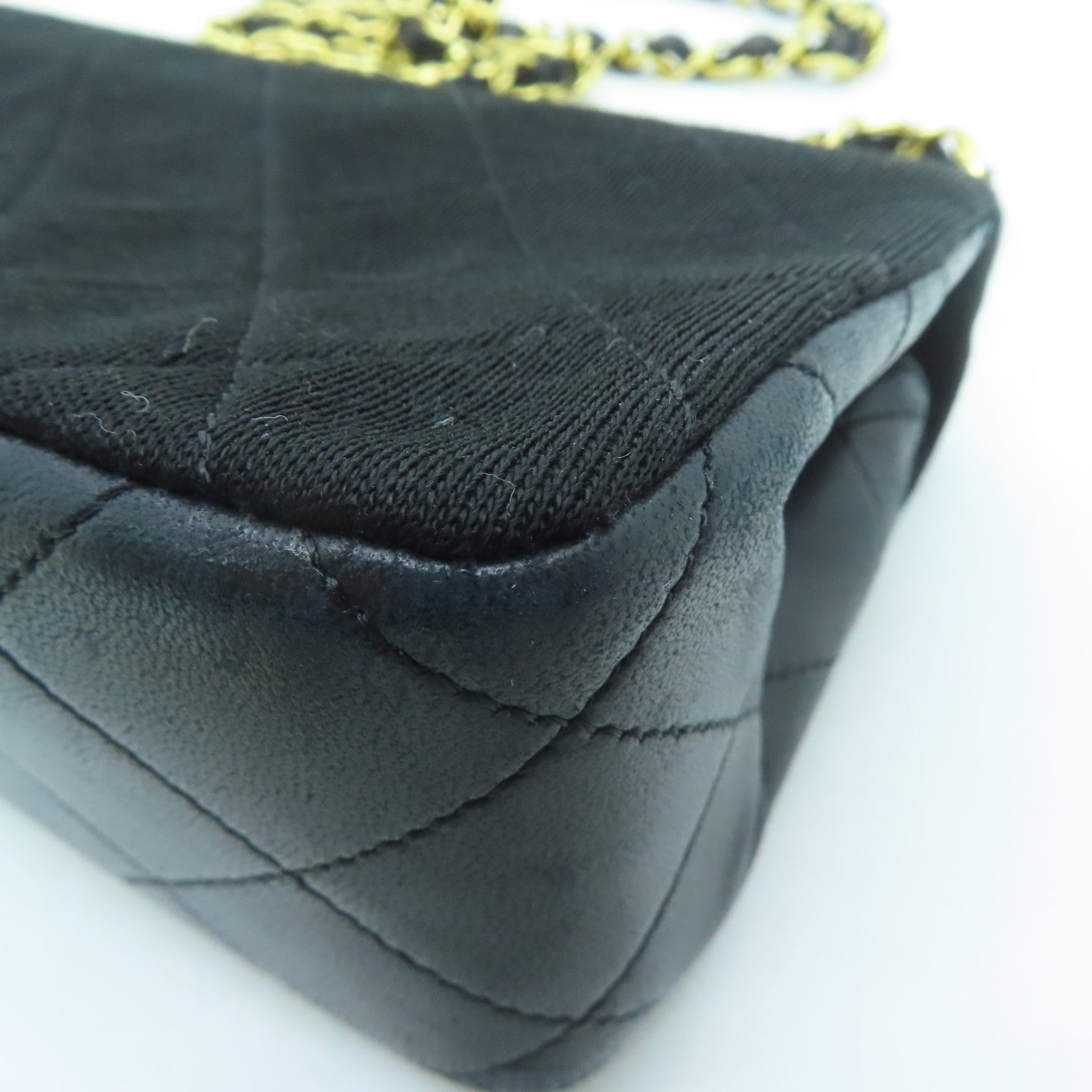 CHANEL diamond fabric / sheepskin leather Vintage 20cm gold buckle chain shoulder bag black