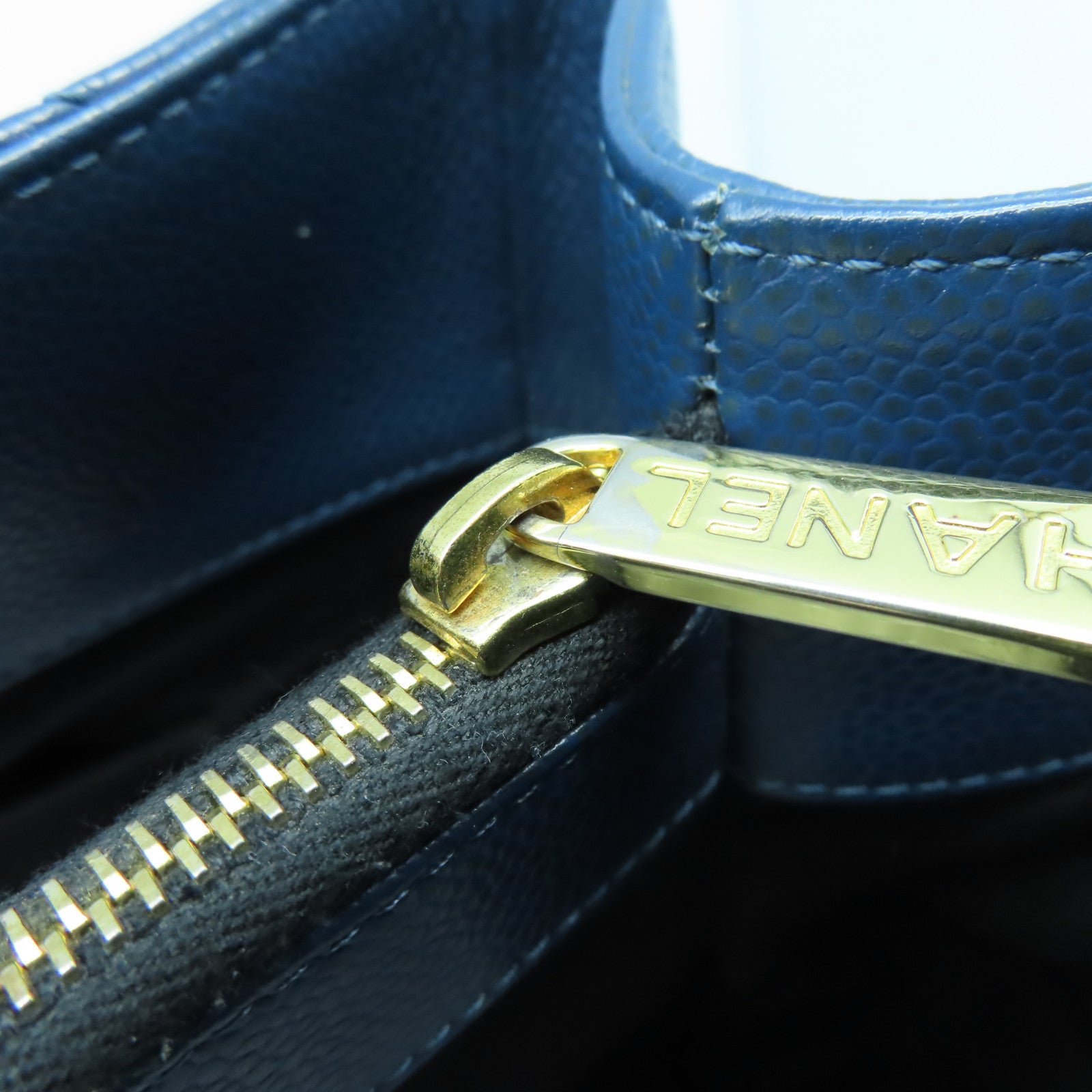 CHANEL 菱格Caviar皮革GST金扣鏈帶手挽袋藍色