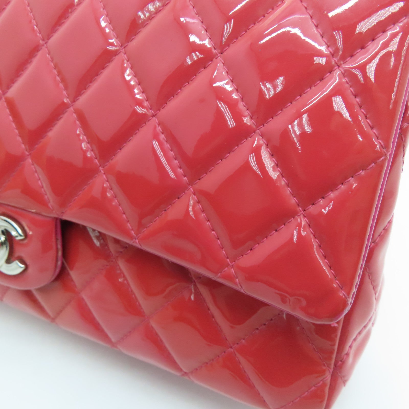 CHANEL 菱格漆皮皮革Classic银扣肩背袋粉红色
