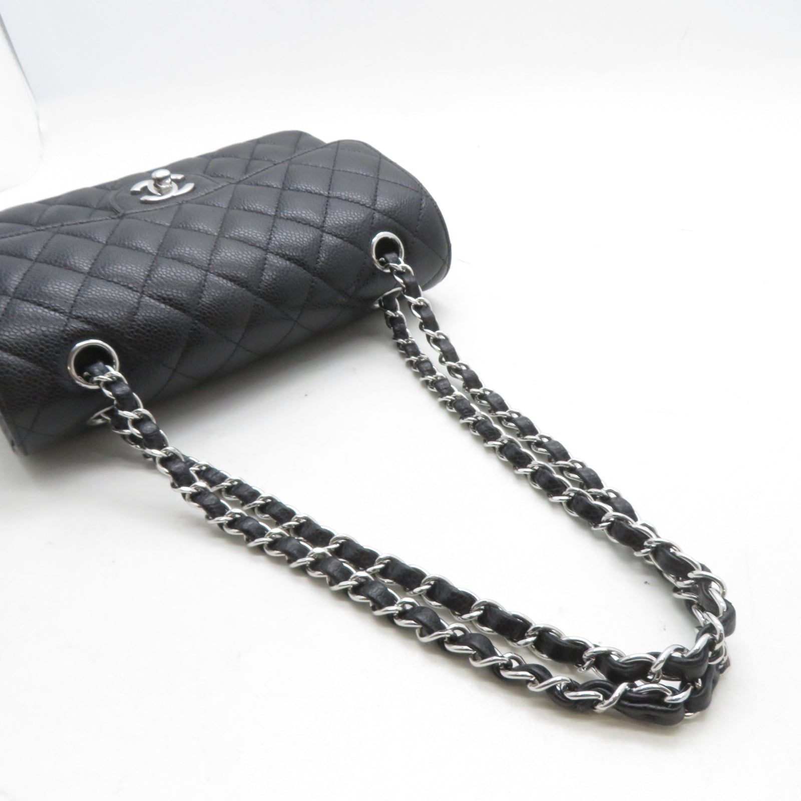 CHANEL 菱格Caviar皮革Classic 23cm銀扣鏈帶肩背袋黑色