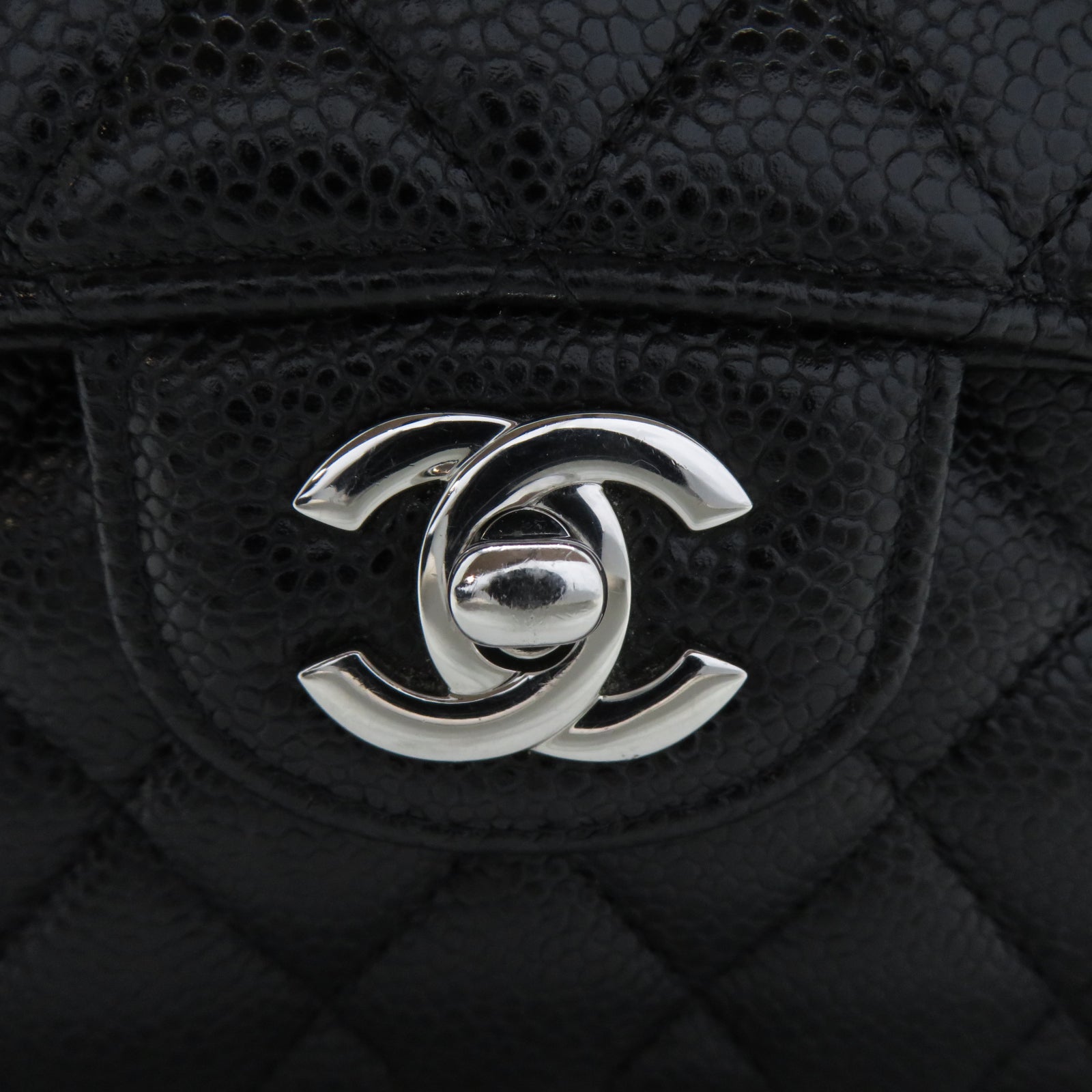 CHANEL 菱格Caviar皮革Classic 23cm銀扣鏈帶肩背袋黑色