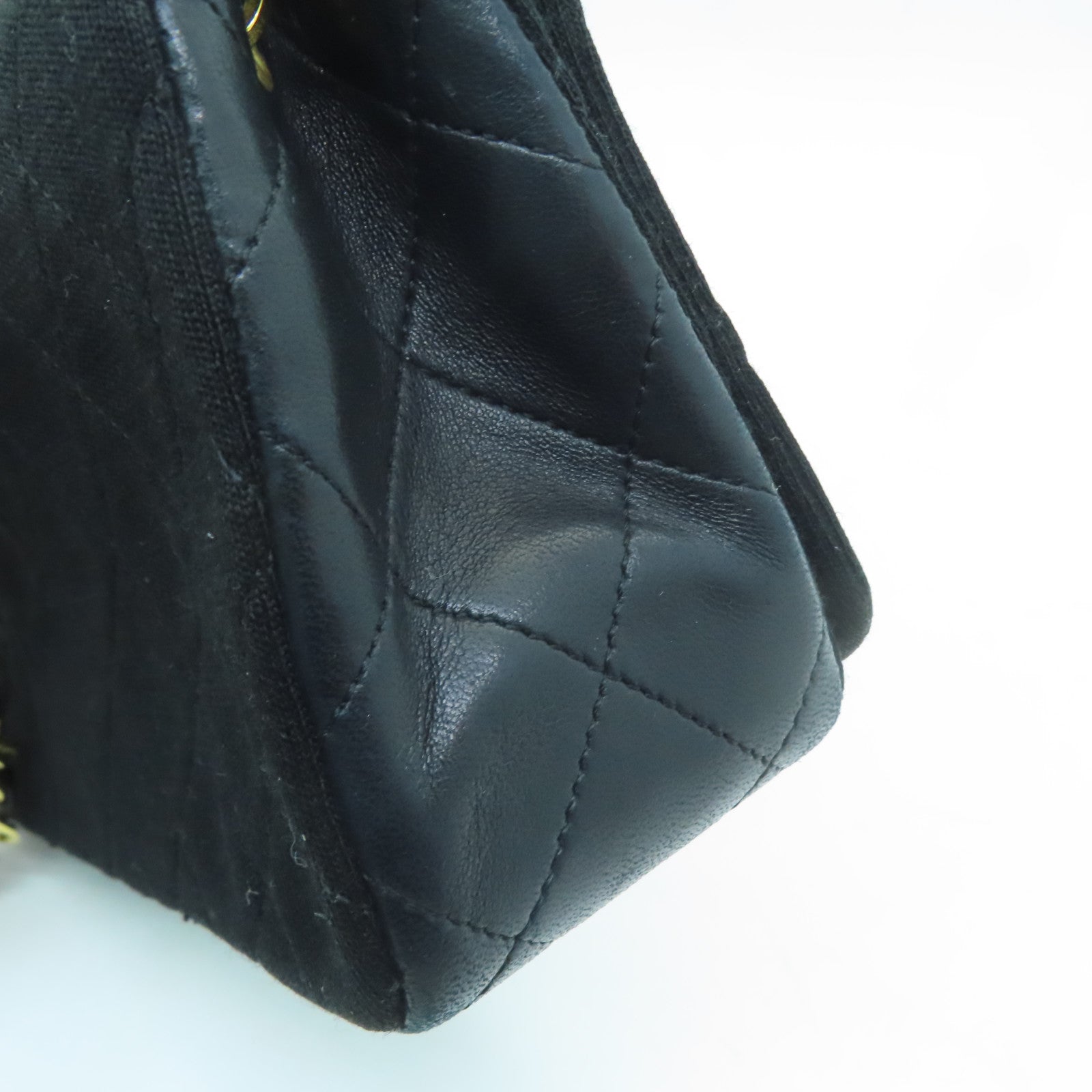 CHANEL diamond fabric / sheepskin leather Vintage 20cm gold buckle chain shoulder bag black