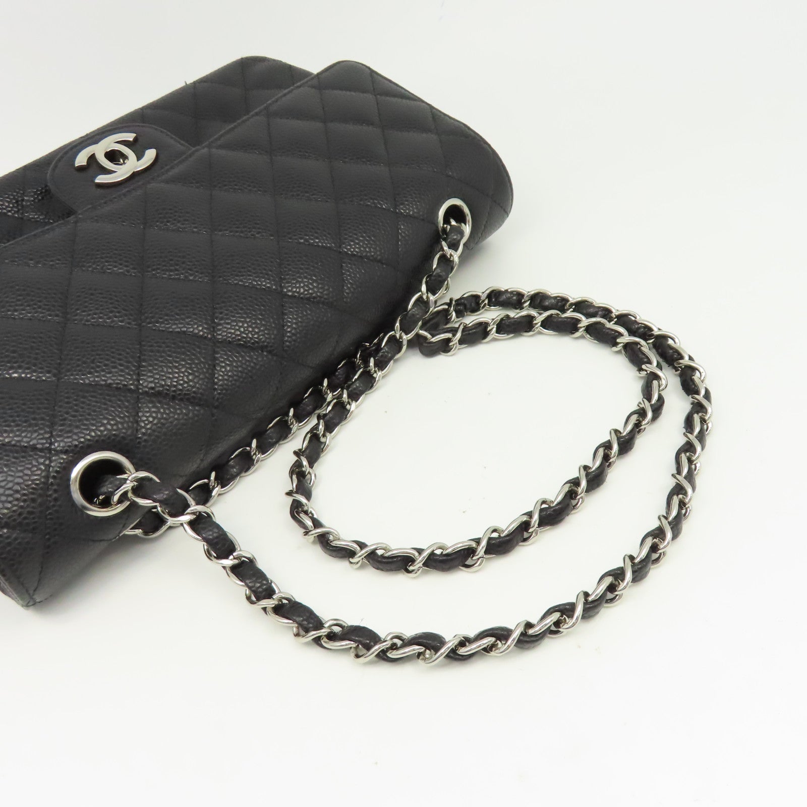 CHANEL 菱格Caviar皮革Classic 25銀扣鏈帶肩背袋黑色