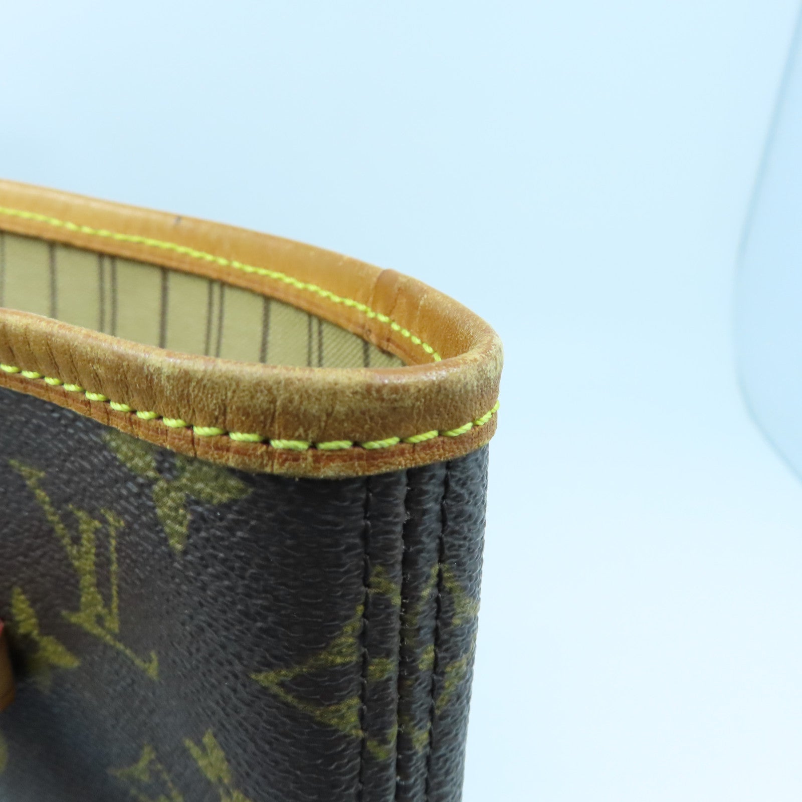 LOUIS VUITTON Monogram Neverfull MM gold buckle handle bag brown