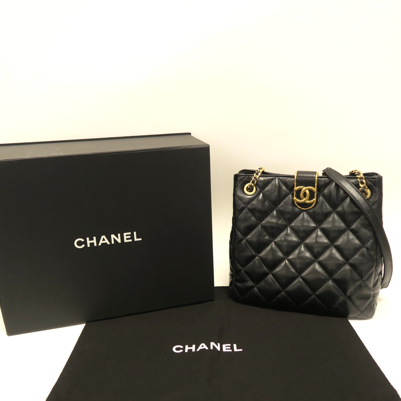CHANEL 菱格羊皮皮革Hobo Bag金扣鏈帶肩背袋黑色
