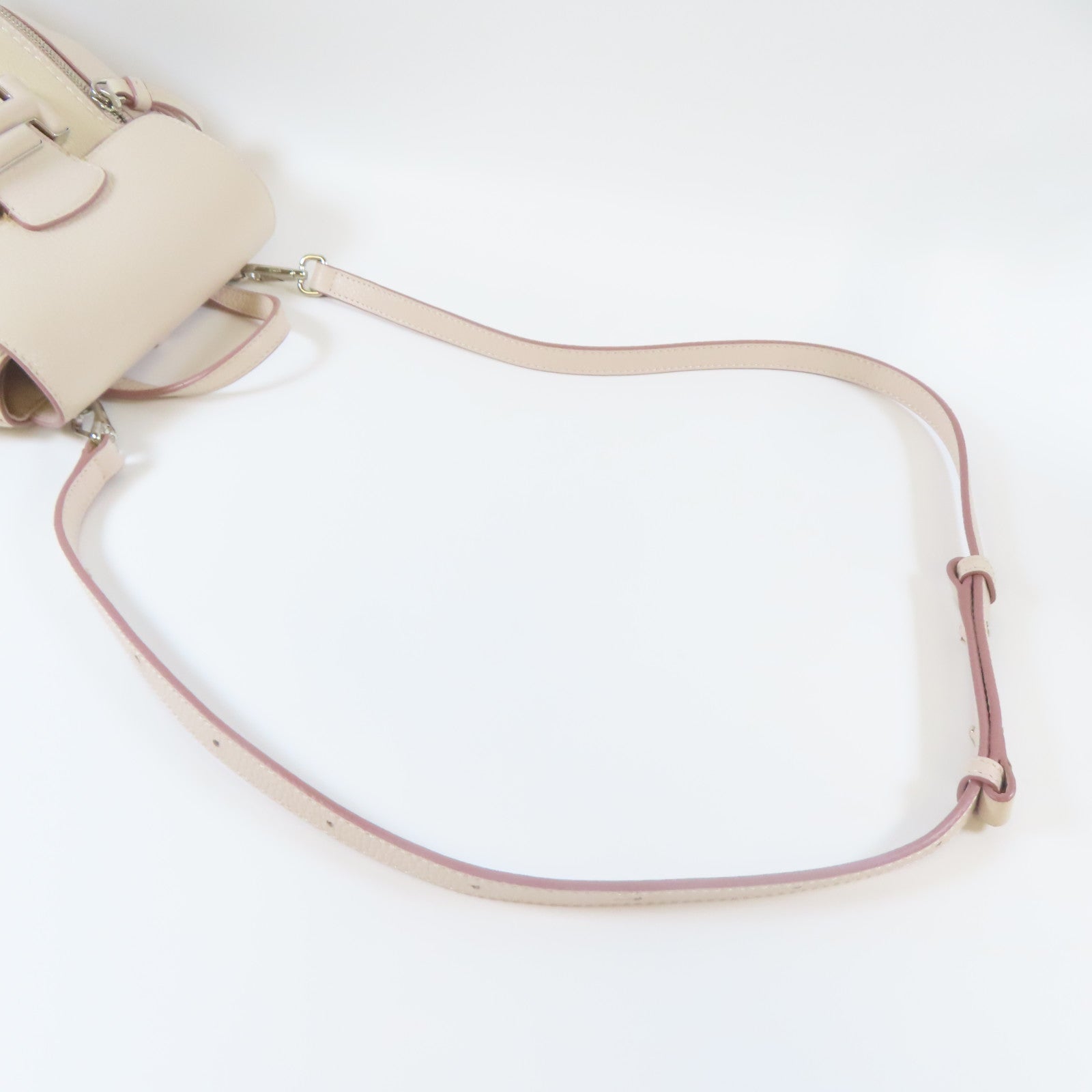 TOD’S 牛皮皮革Backpack銀扣背包米色