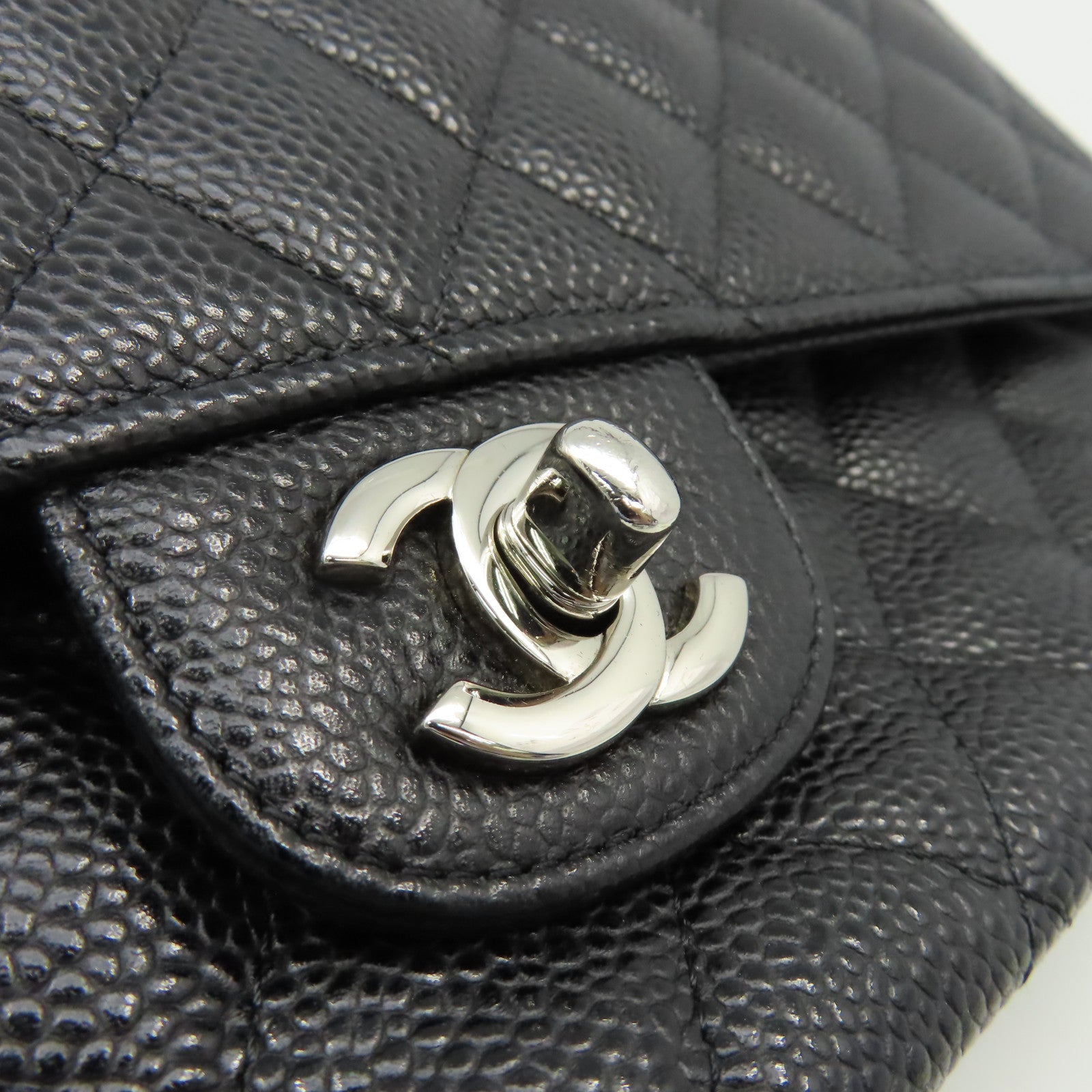 CHANEL 菱格Caviar皮革Classic 25銀扣鏈帶肩背袋黑色
