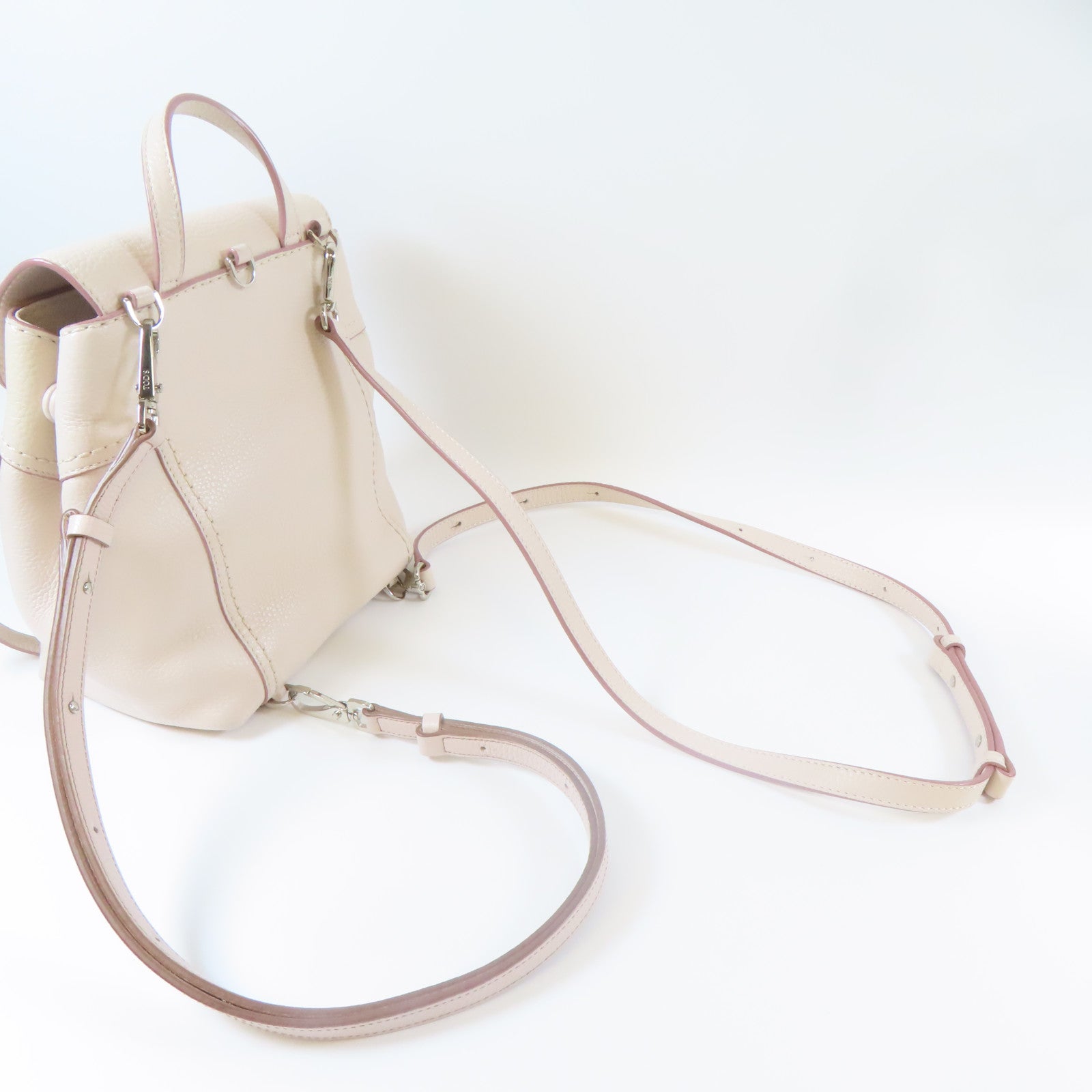 TOD’S 牛皮皮革Backpack銀扣背包米色