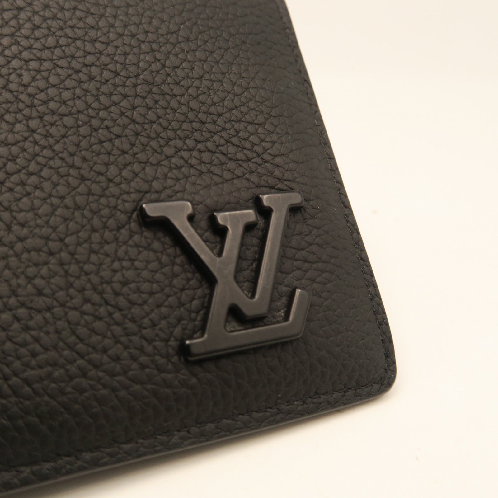 LOUIS VUITTON Aerogram Multiple Wallet Black