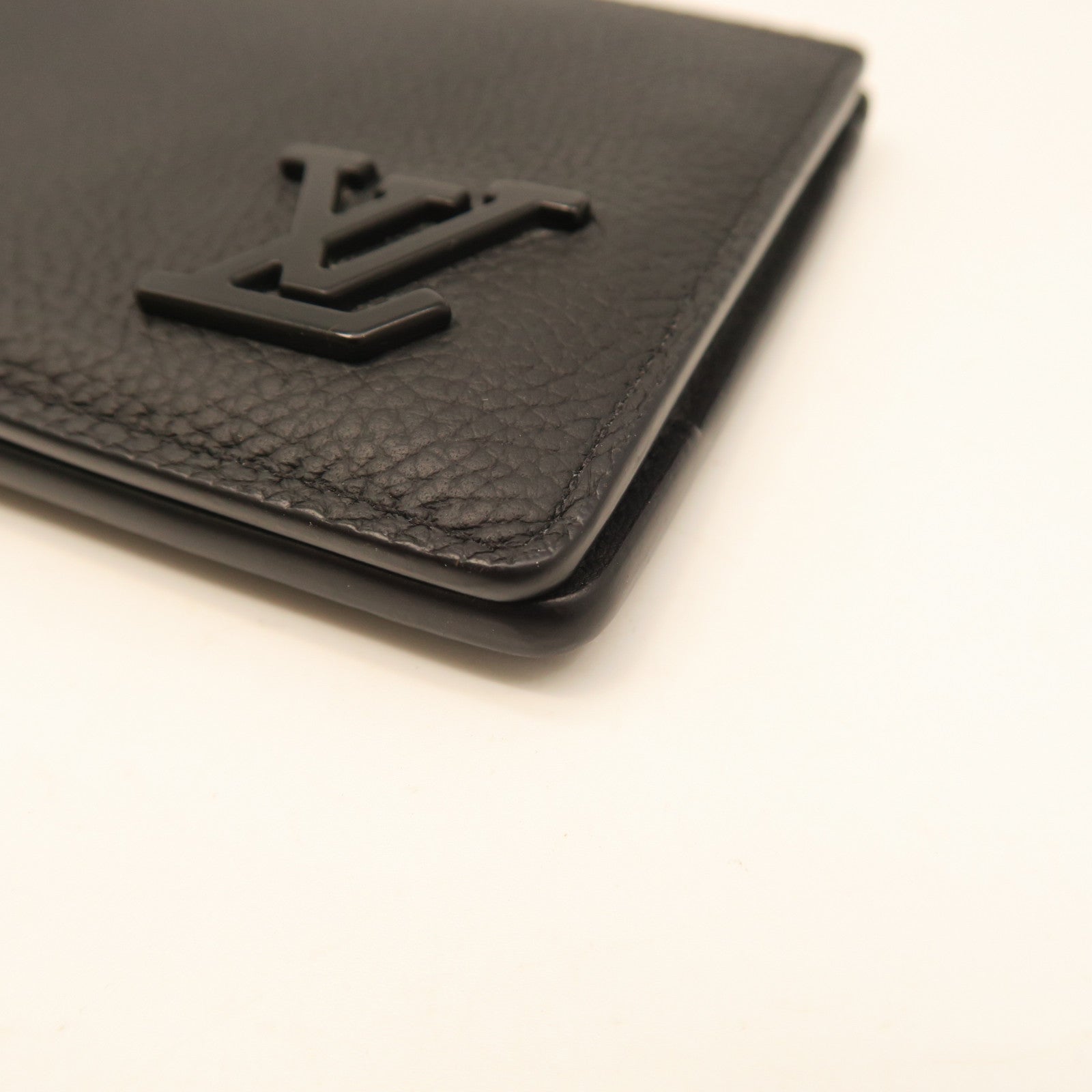 LOUIS VUITTON Aerogram Multiple Wallet Black