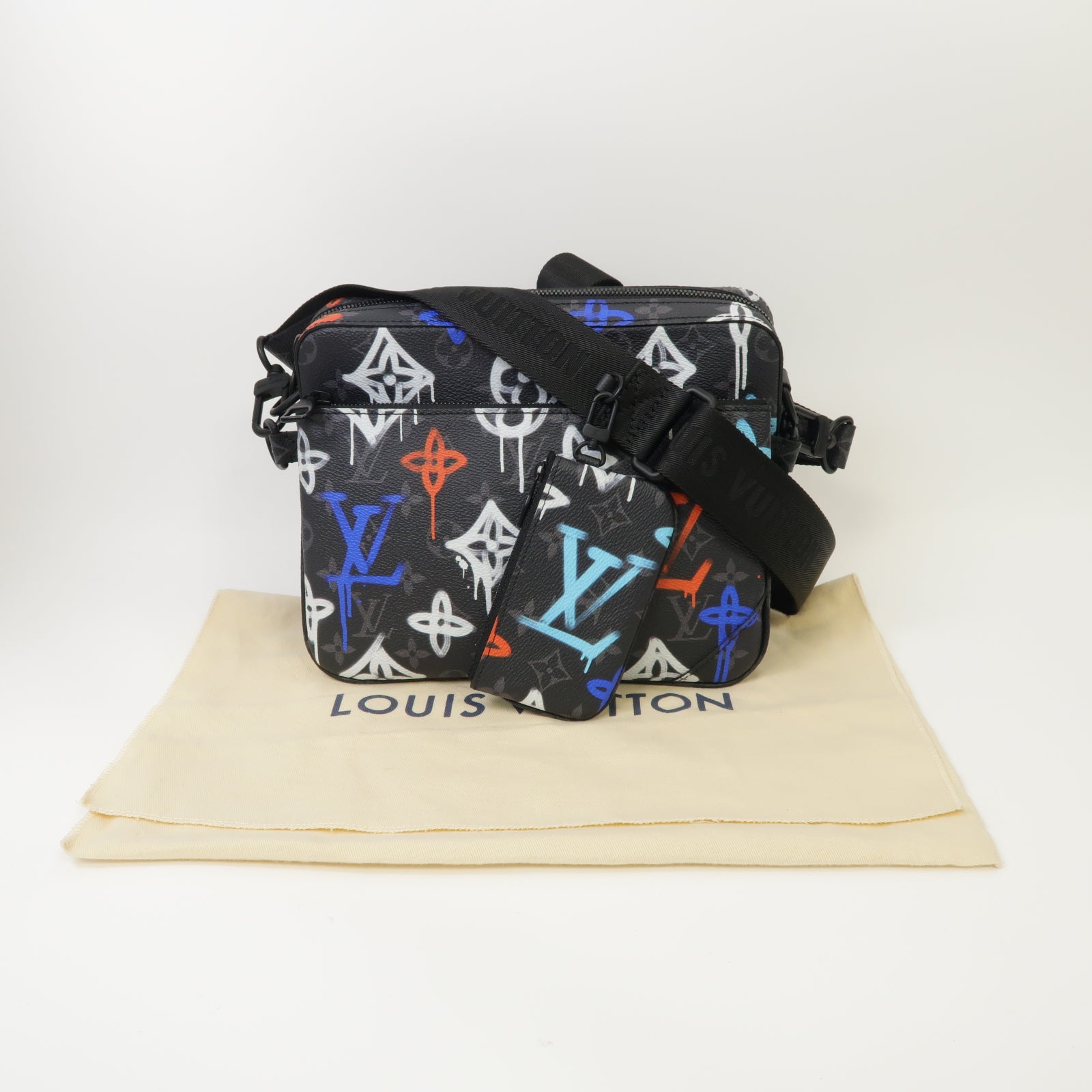 LOUIS VUITTON Monogram Graffiti Trio Messenger肩背袋黑色/彩色