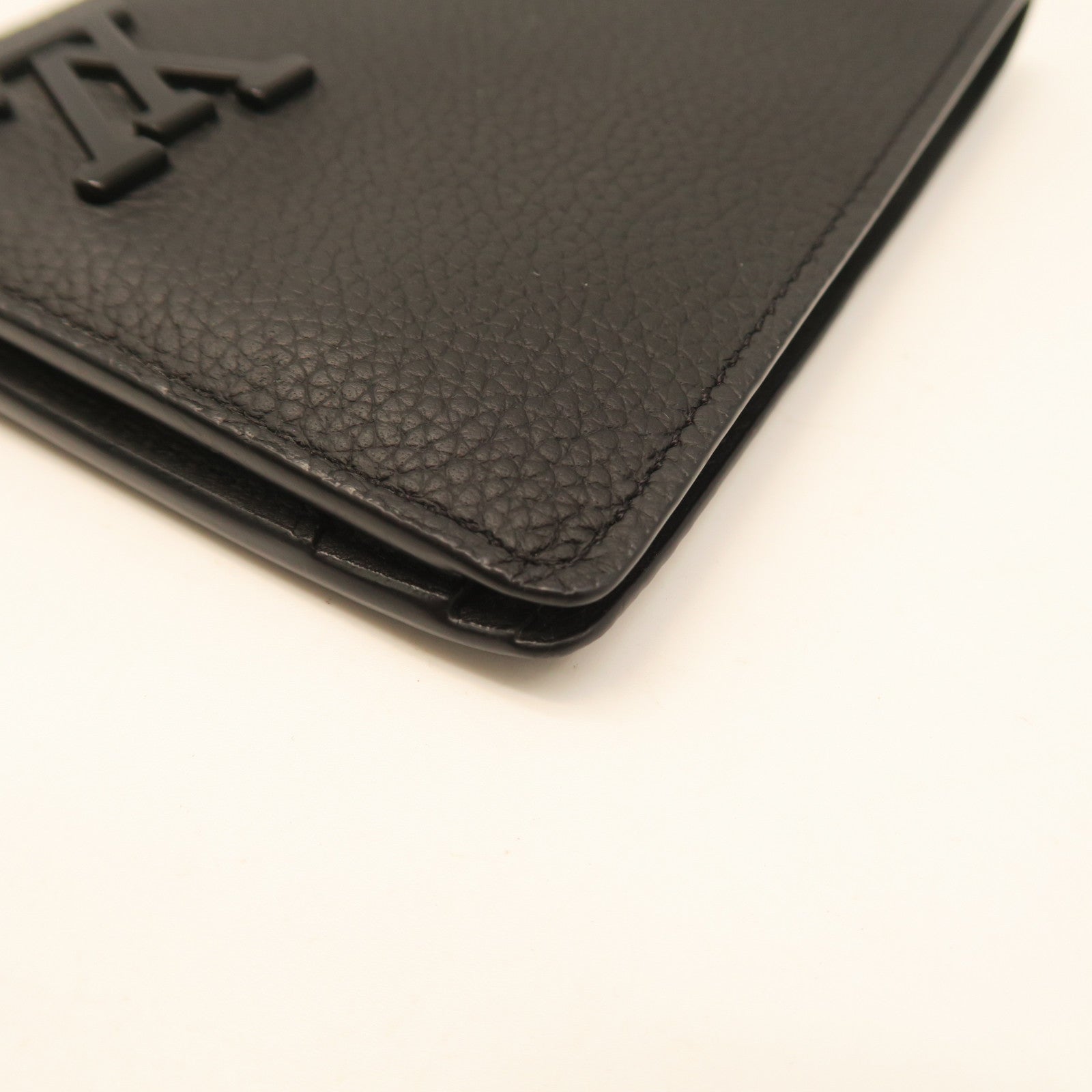 LOUIS VUITTON Aerogram Multiple Wallet Black