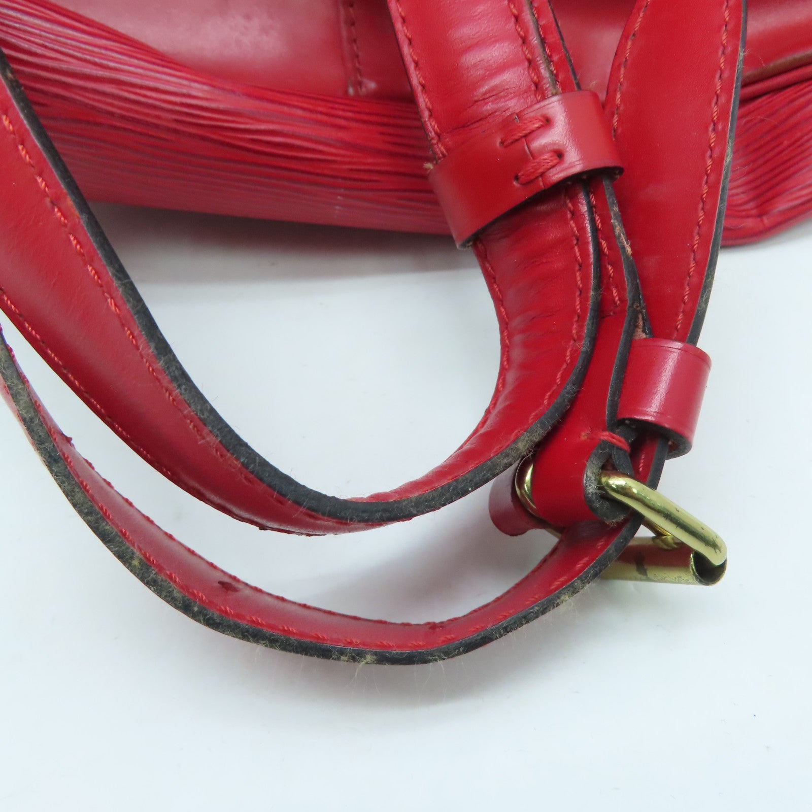 LOUIS VUITTON Epi Randene PM金扣肩背袋红色
