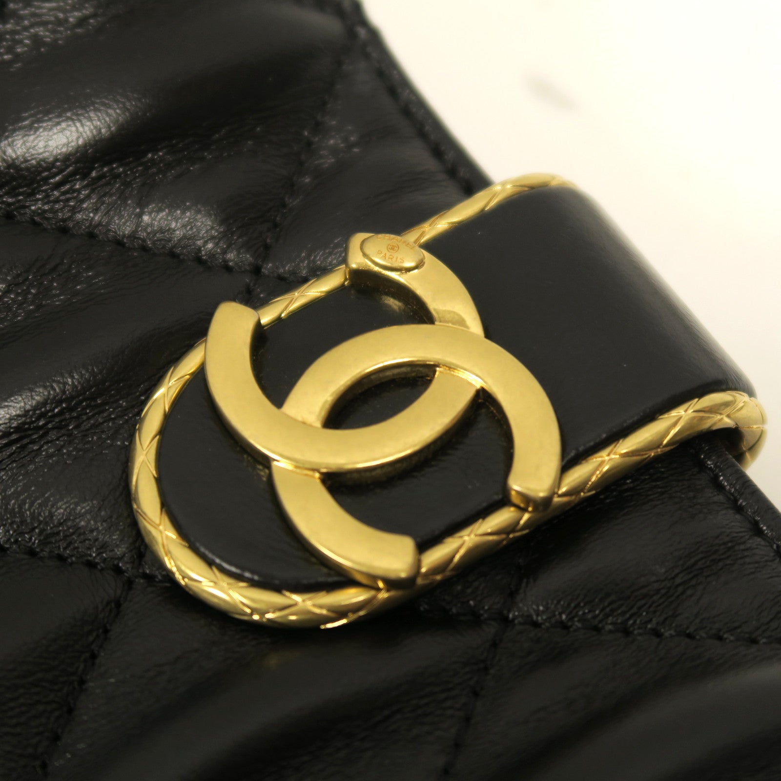 CHANEL 菱格羊皮皮革Hobo Bag金扣鏈帶肩背袋黑色