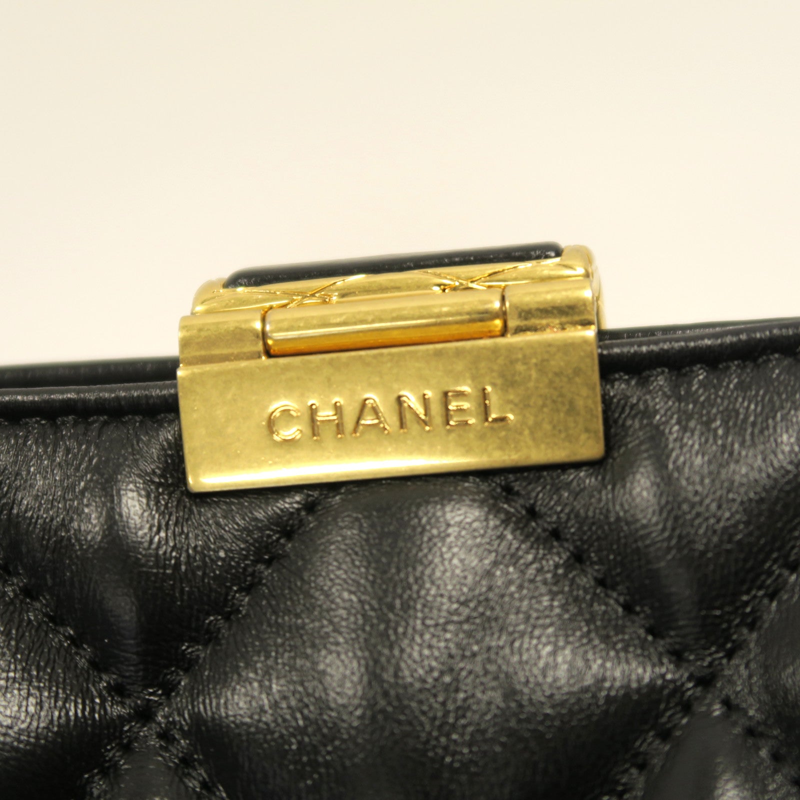 CHANEL 菱格羊皮皮革Hobo Bag金扣鏈帶肩背袋黑色