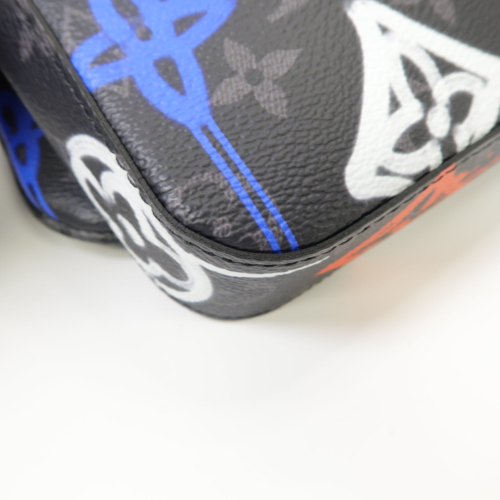 LOUIS VUITTON Monogram Graffiti Trio Messenger肩背袋黑色/彩色