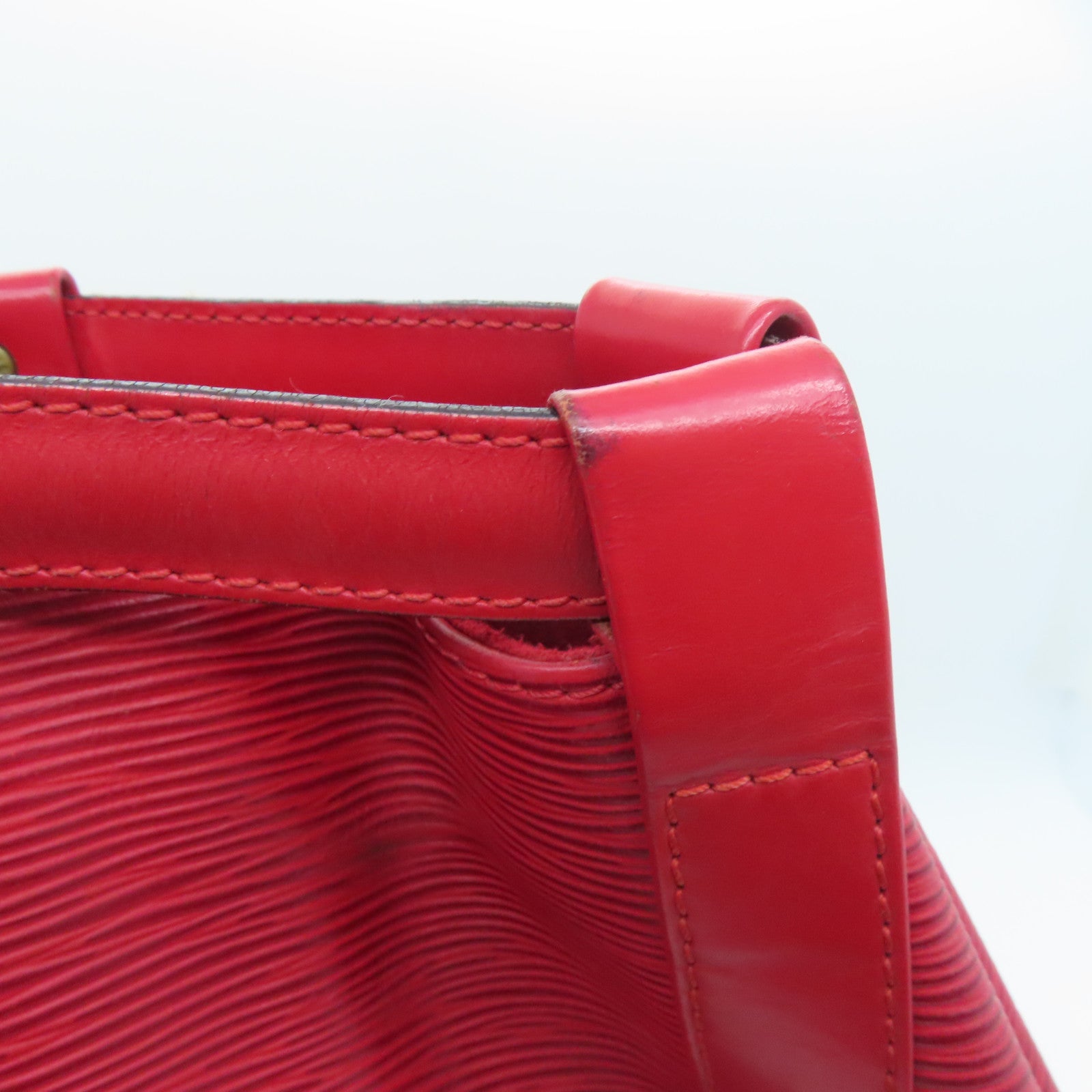 LOUIS VUITTON Epi Randene PM金扣肩背袋红色