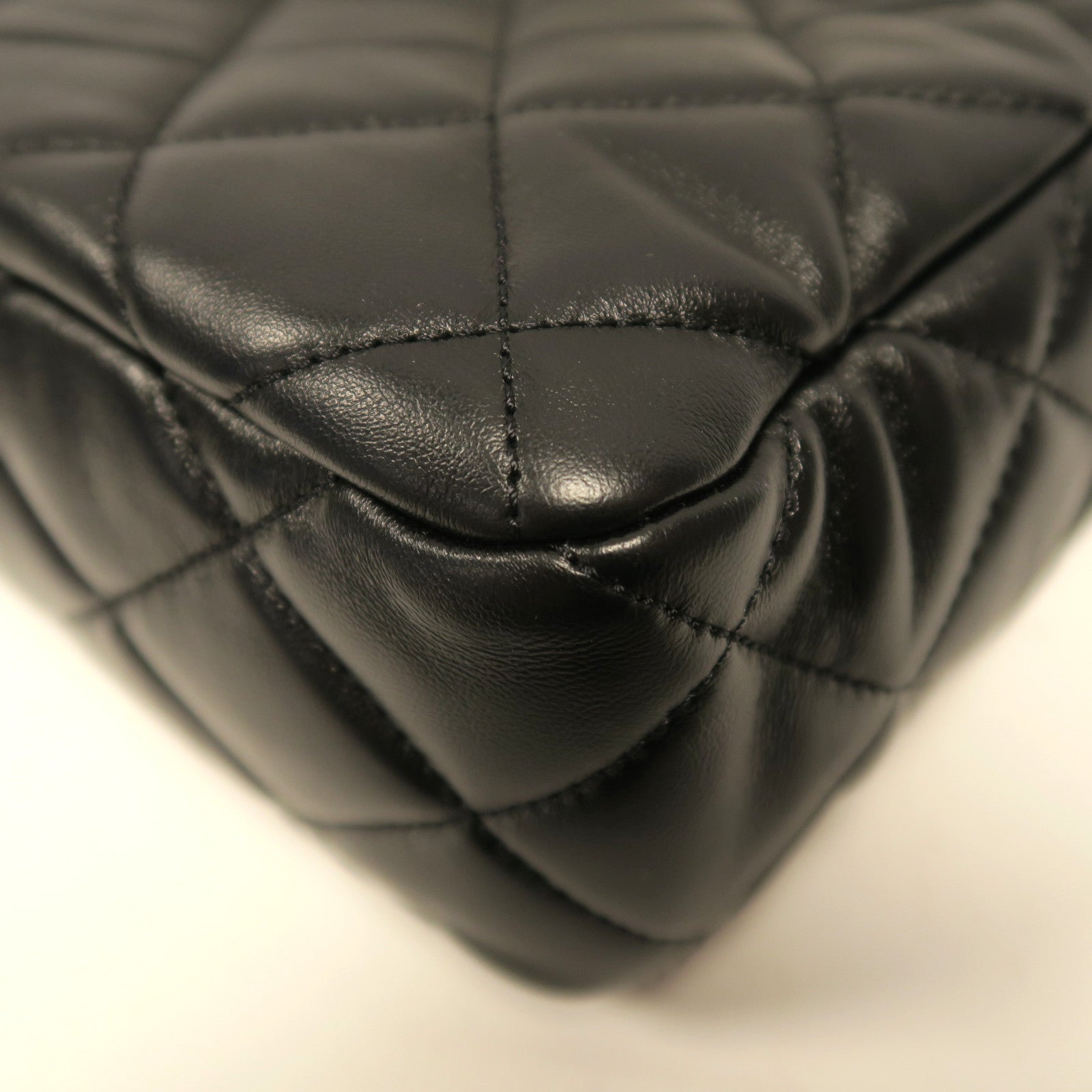 CHANEL 菱格羊皮皮革Hobo Bag金扣鏈帶肩背袋黑色