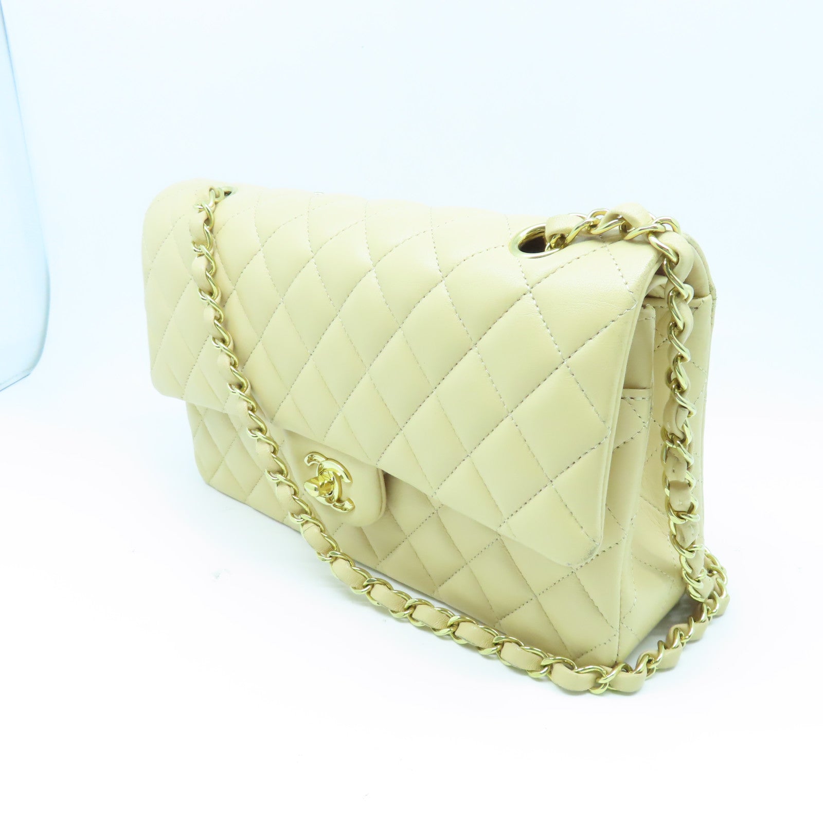 CHANEL 菱格羊皮皮革Classic 25cm金扣鏈帶肩背袋米色