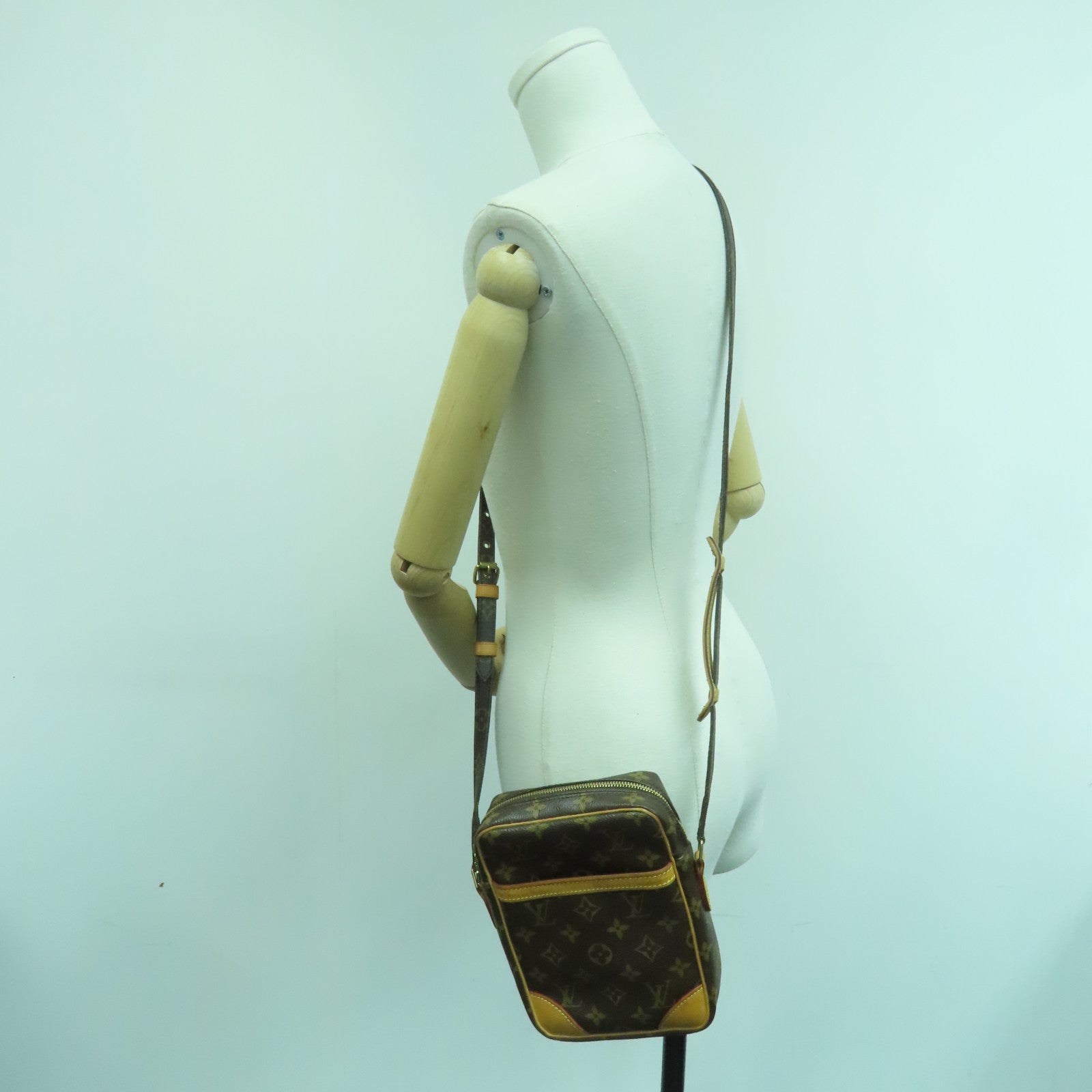 LOUIS VUITTON Monogram Danube Shoulder Bag金扣肩背袋啡色