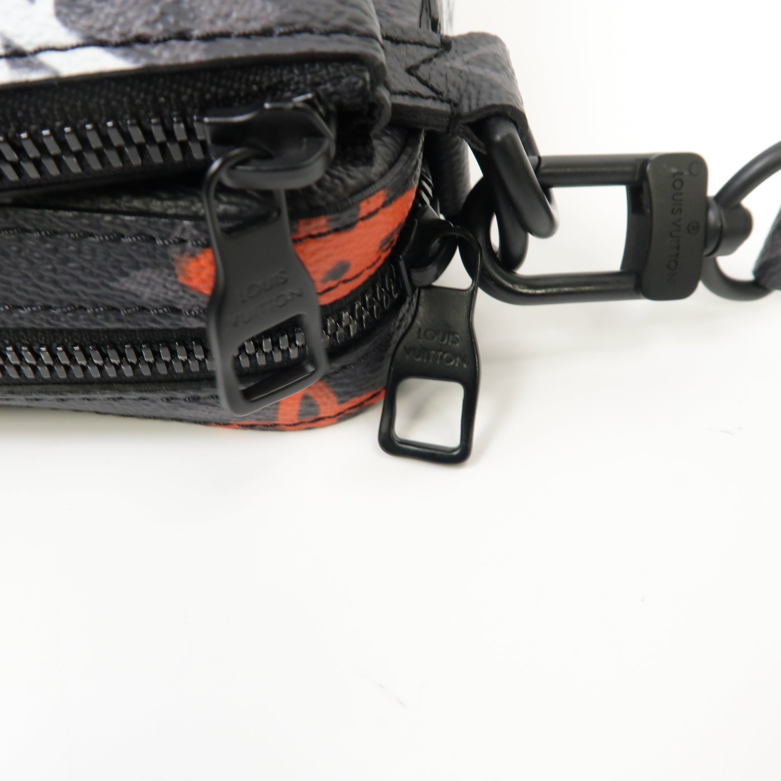 LOUIS VUITTON Monogram Graffiti Trio Messenger肩背袋黑色/彩色