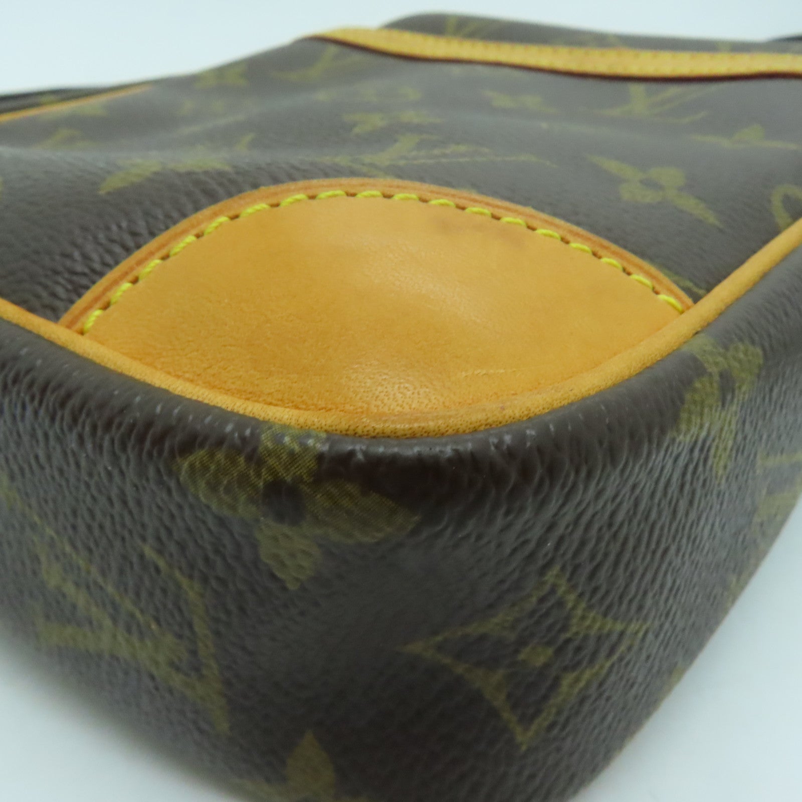 LOUIS VUITTON Monogram Danube Shoulder Bag金扣肩背袋啡色