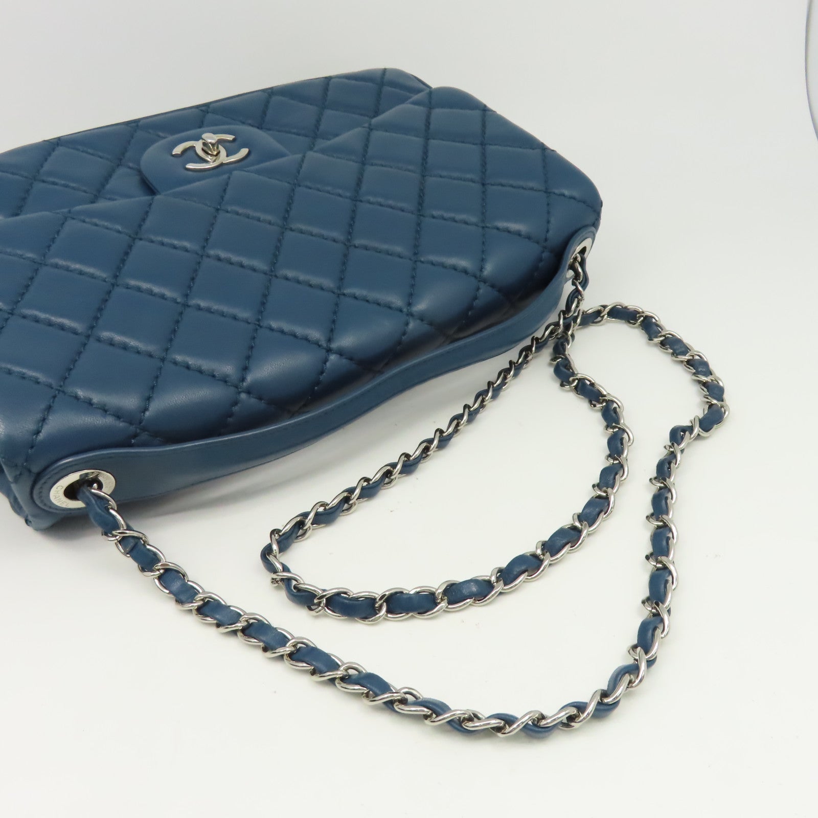 CHANEL 菱格羊皮皮革Chain Shoulder銀扣鏈帶肩背袋藍色